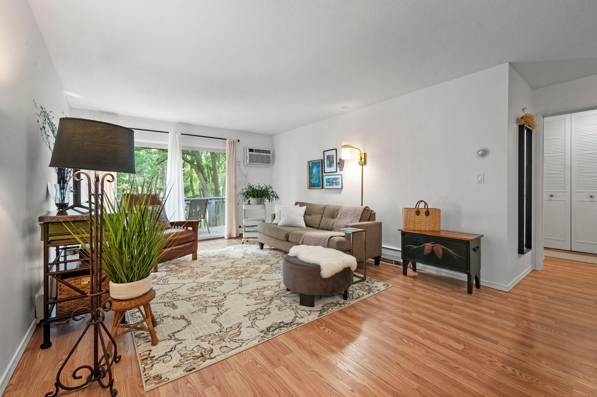 2800 Hamline Ave N #311, Roseville, MN 55113