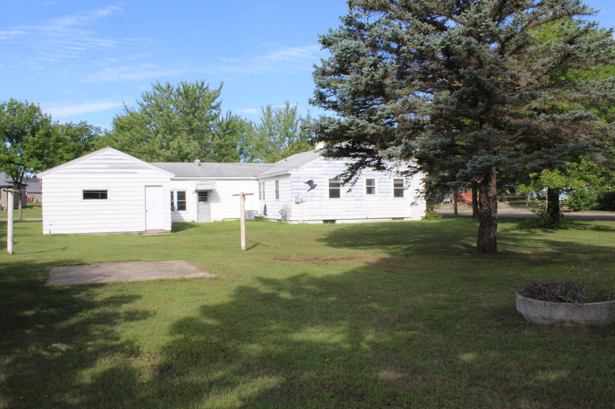 702 Forest Ave SE, Staples, MN 56479