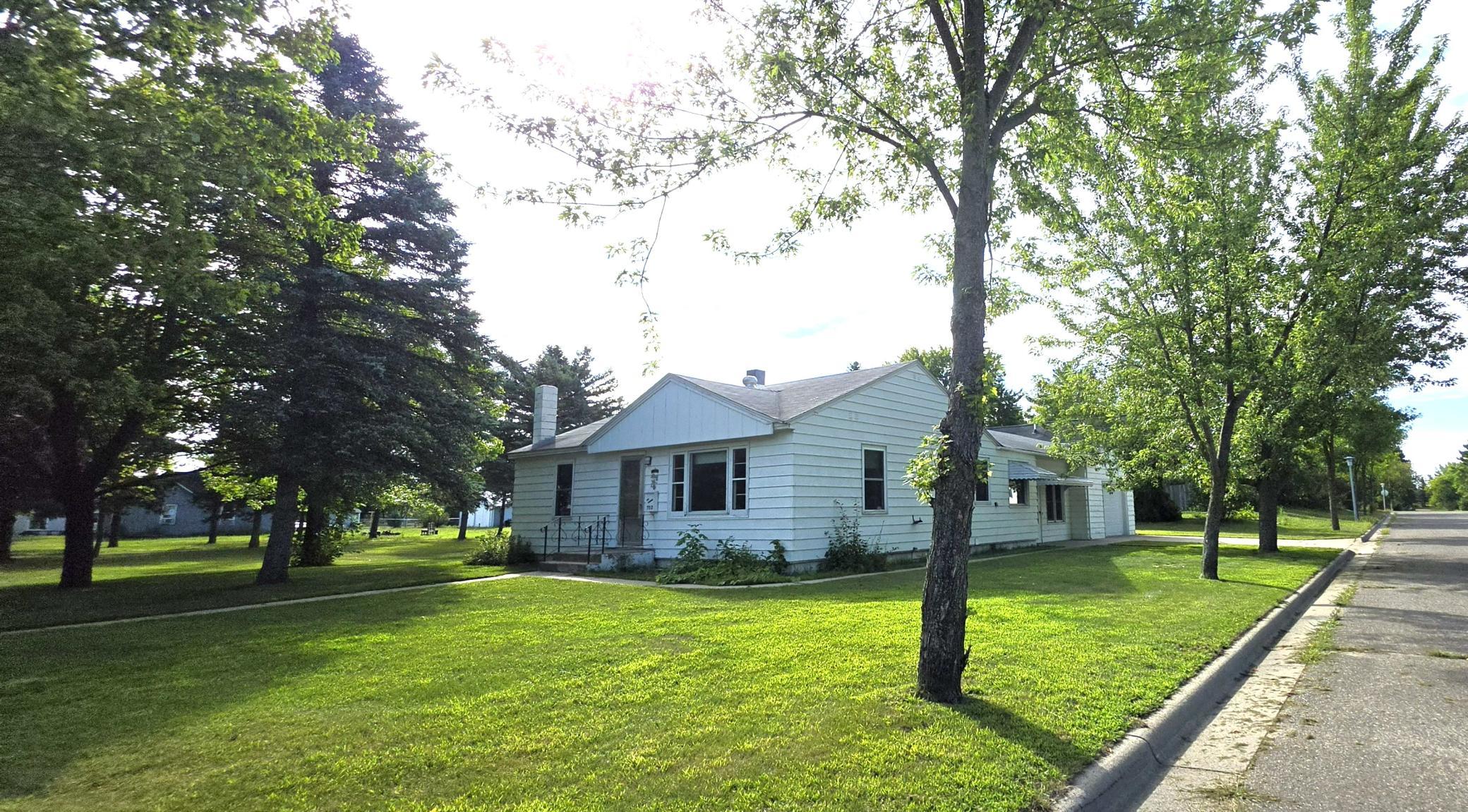 702 Forest Ave SE, Staples, MN 56479