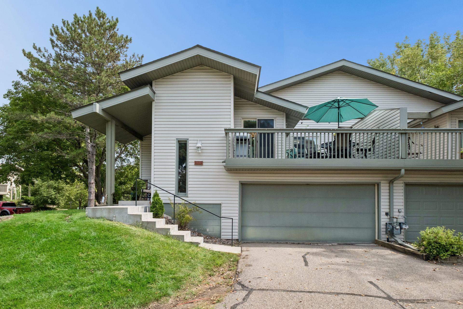 9535 Hartford Cir, Eden Prairie, MN 55347