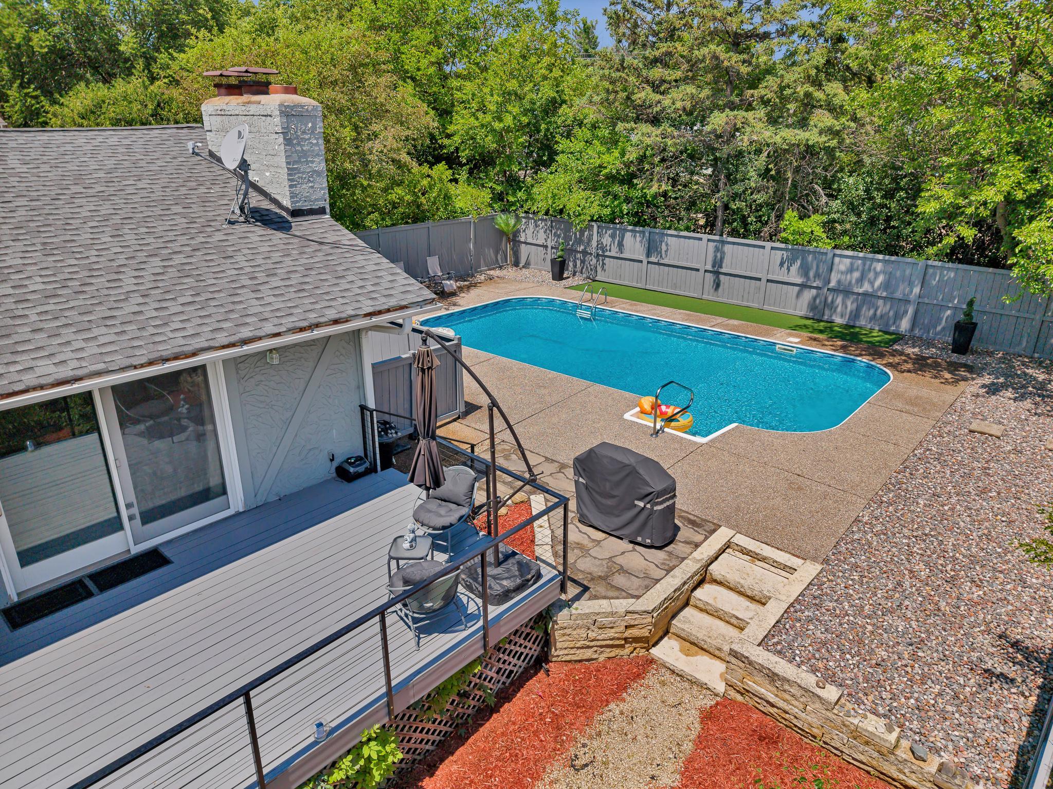 7001 Lanham Ln, Edina, MN 55439