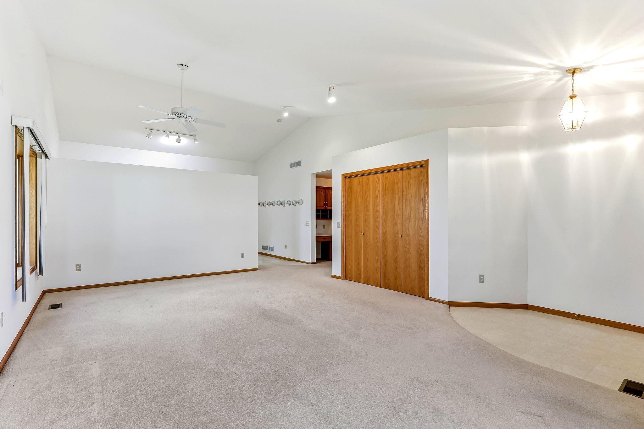 423 Tischler Ave SE, Faribault, MN 55021