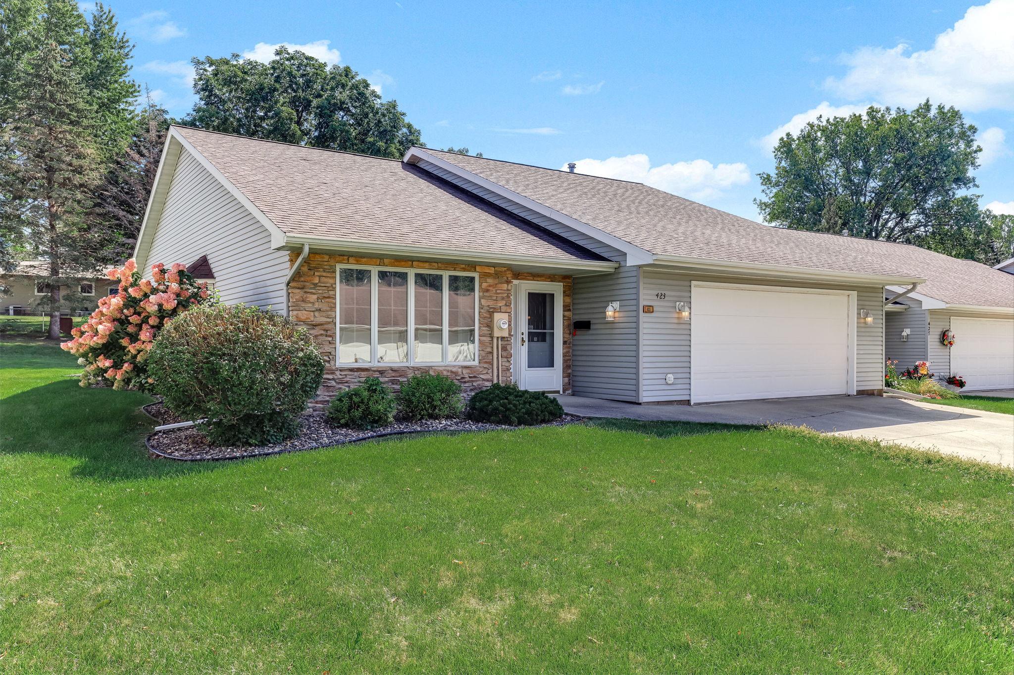 423 Tischler Ave SE, Faribault, MN 55021