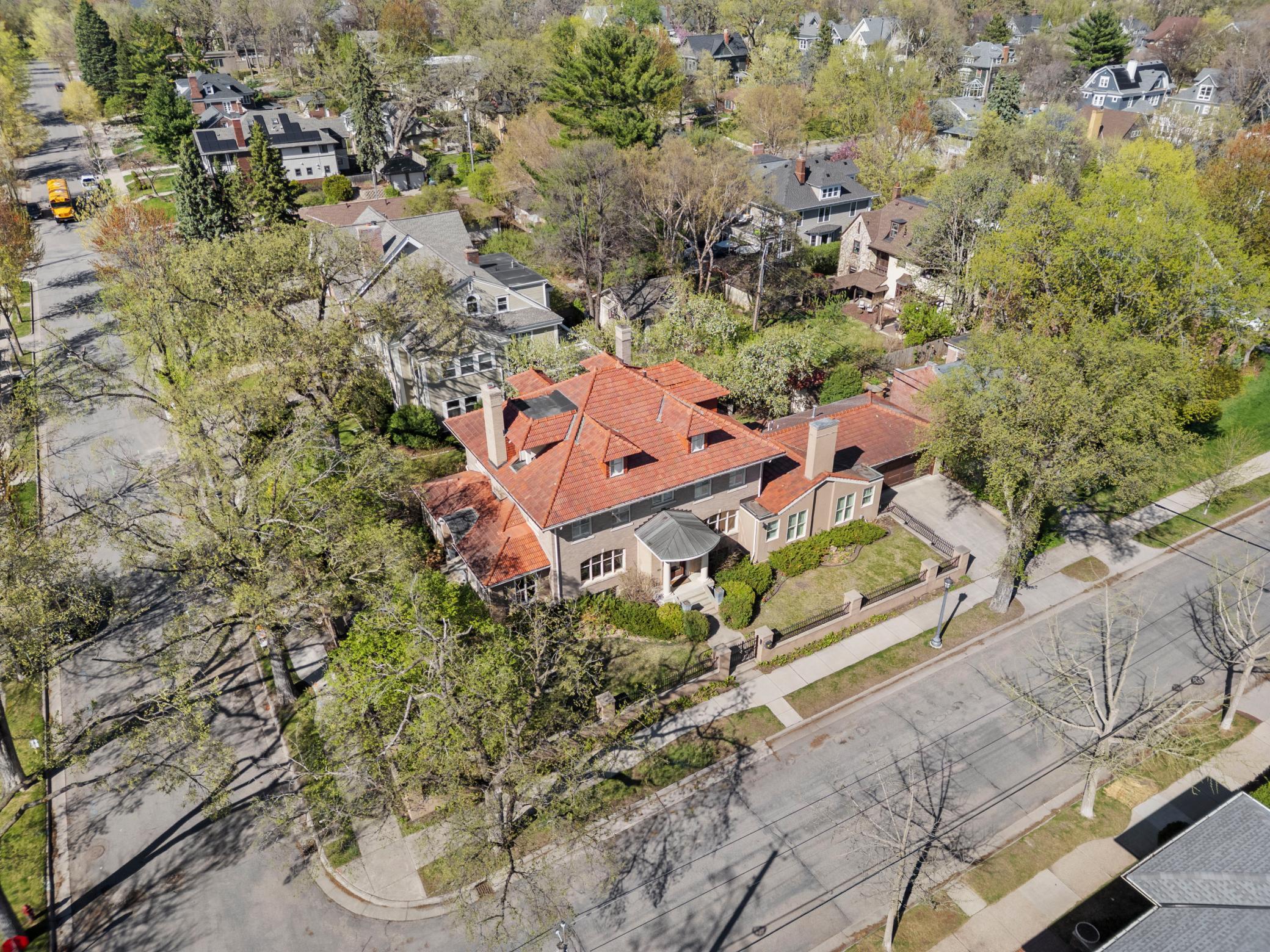 1724 Summit Ave, Minneapolis, MN 55403