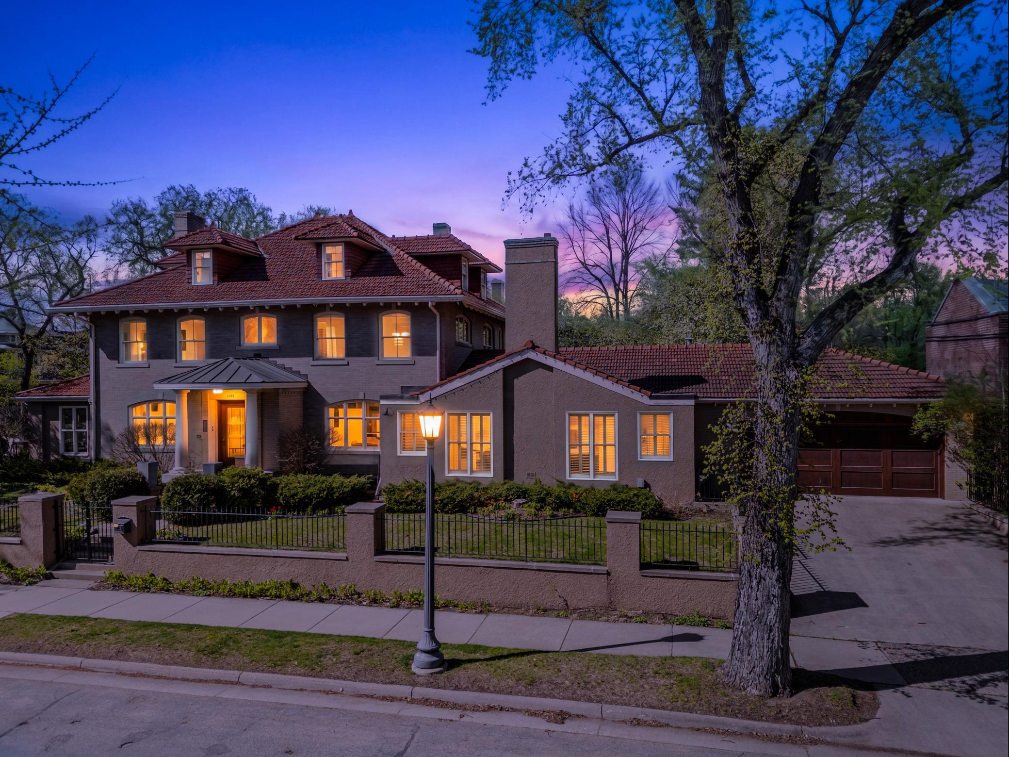 1724 Summit Ave, Minneapolis, MN 55403
