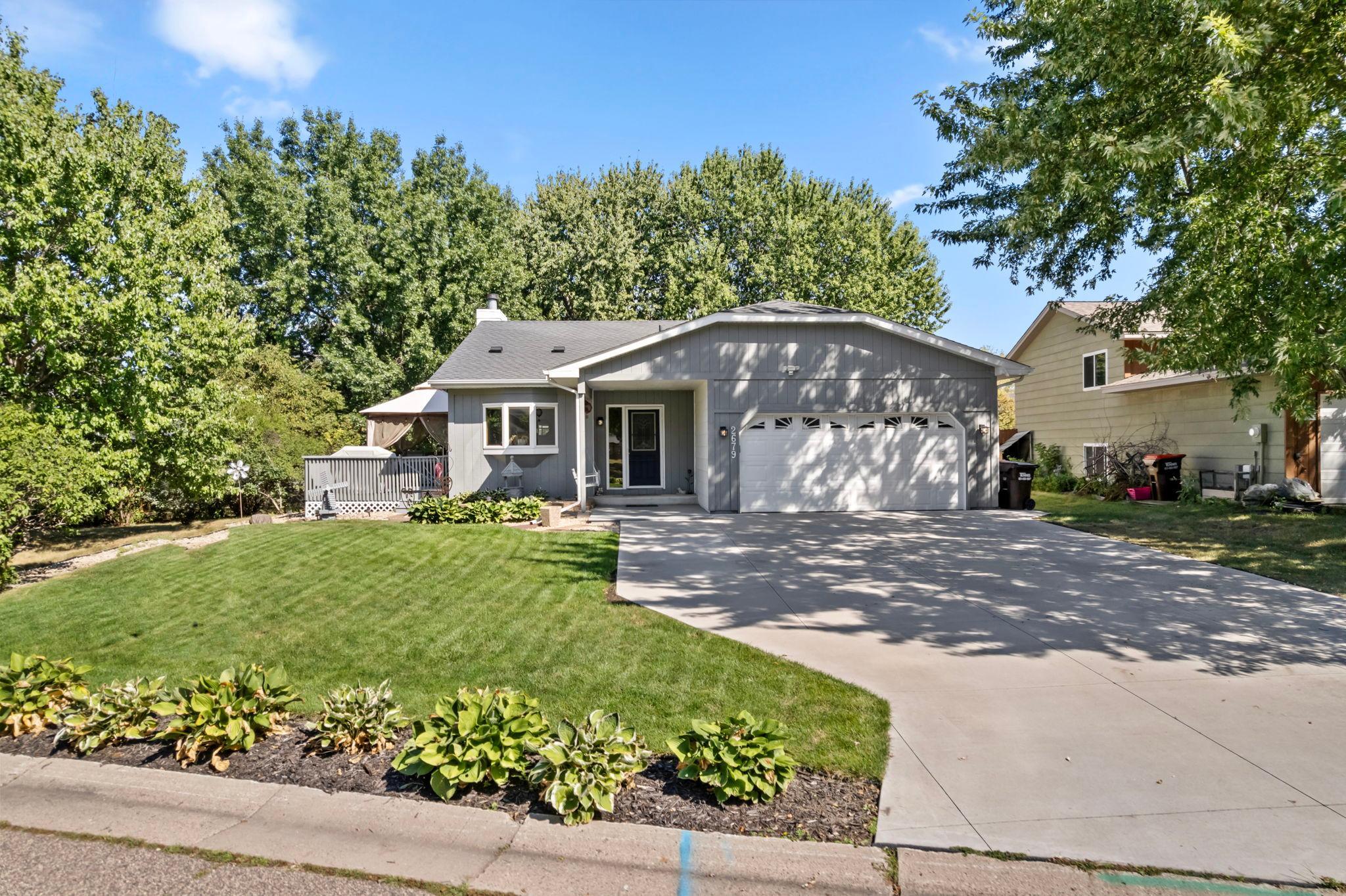 2679 Guthrie Ave N, Oakdale, MN 55128