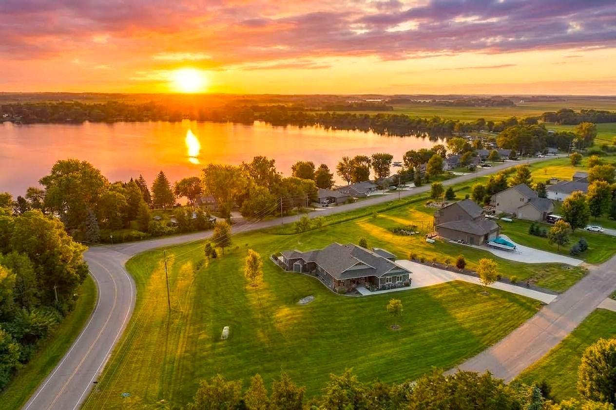 19135 Lake Volney Cir, Le Center, MN 56057