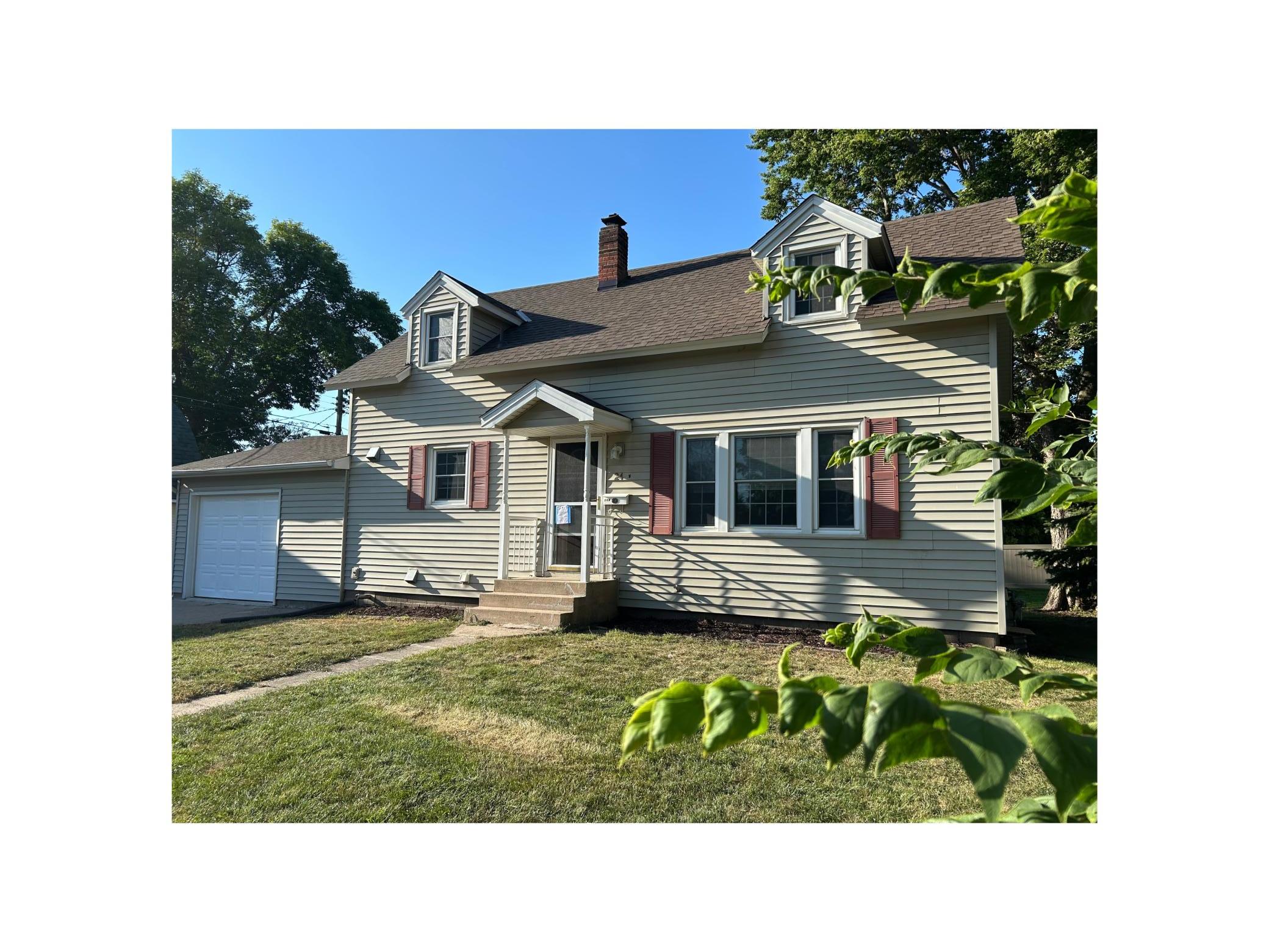 24 W 3rd St, Waconia, MN 55387