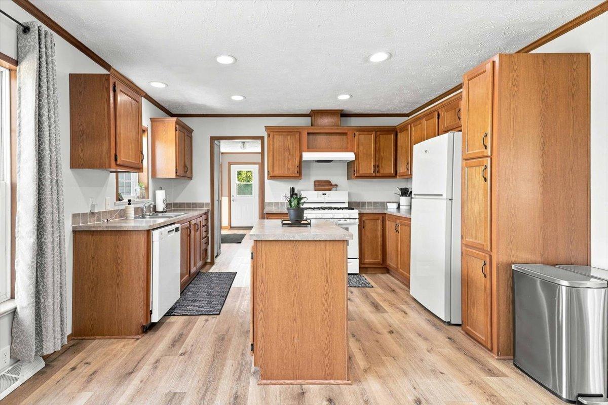 217 Fish Lake Dr, Mora, MN 55051