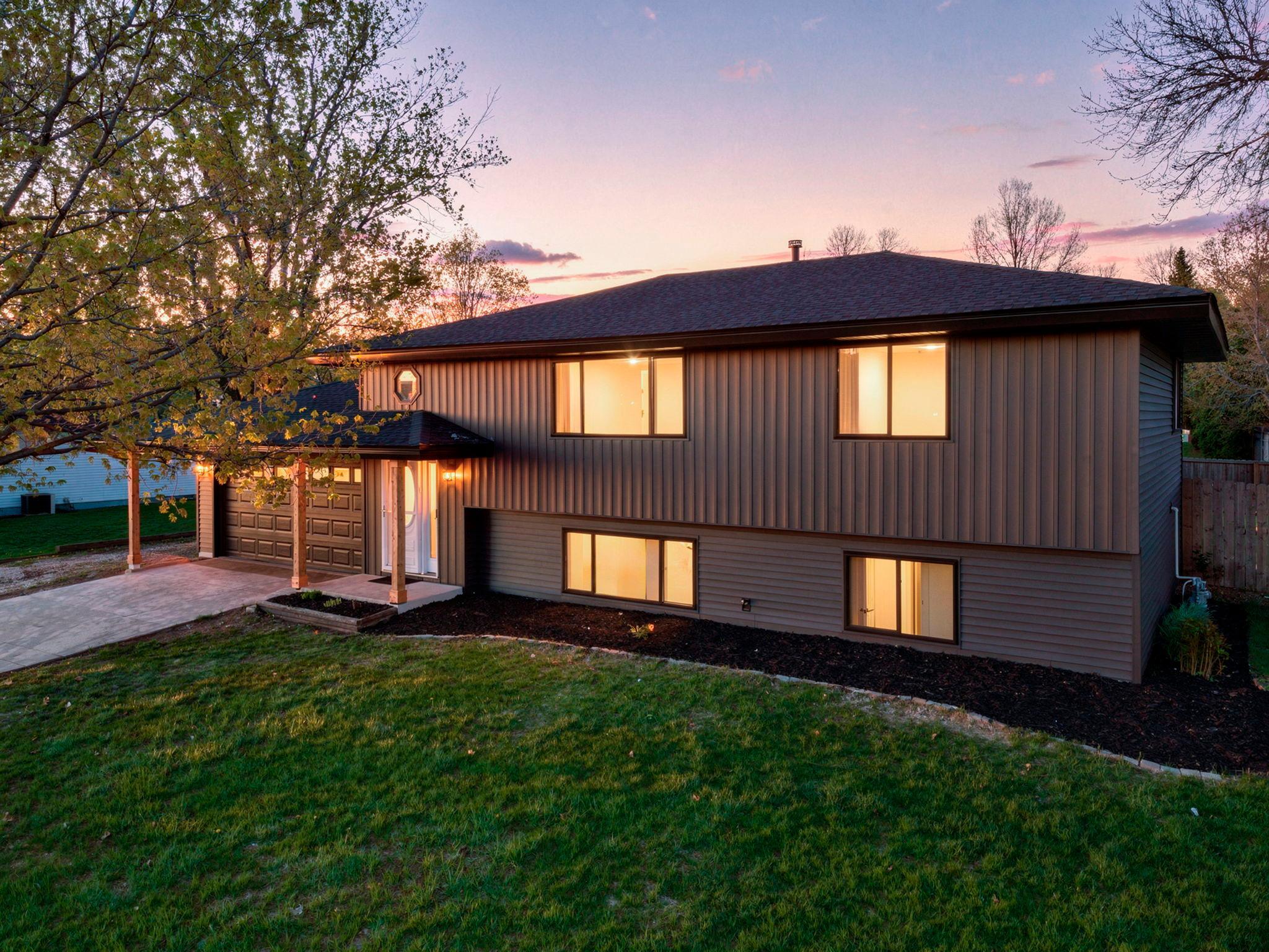 1600 Roosevelt Dr W, Northfield, MN 55057