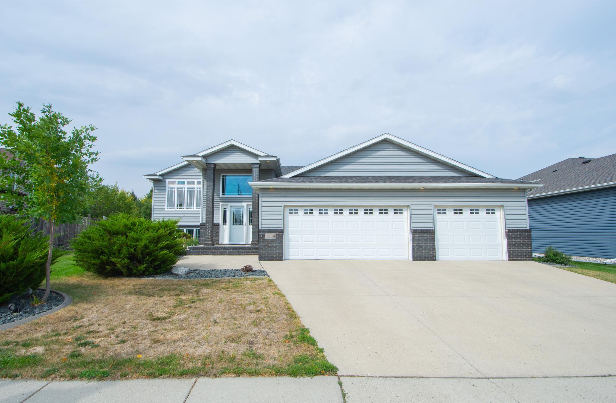 1234 35th Street Cir S, Moorhead, MN 56560