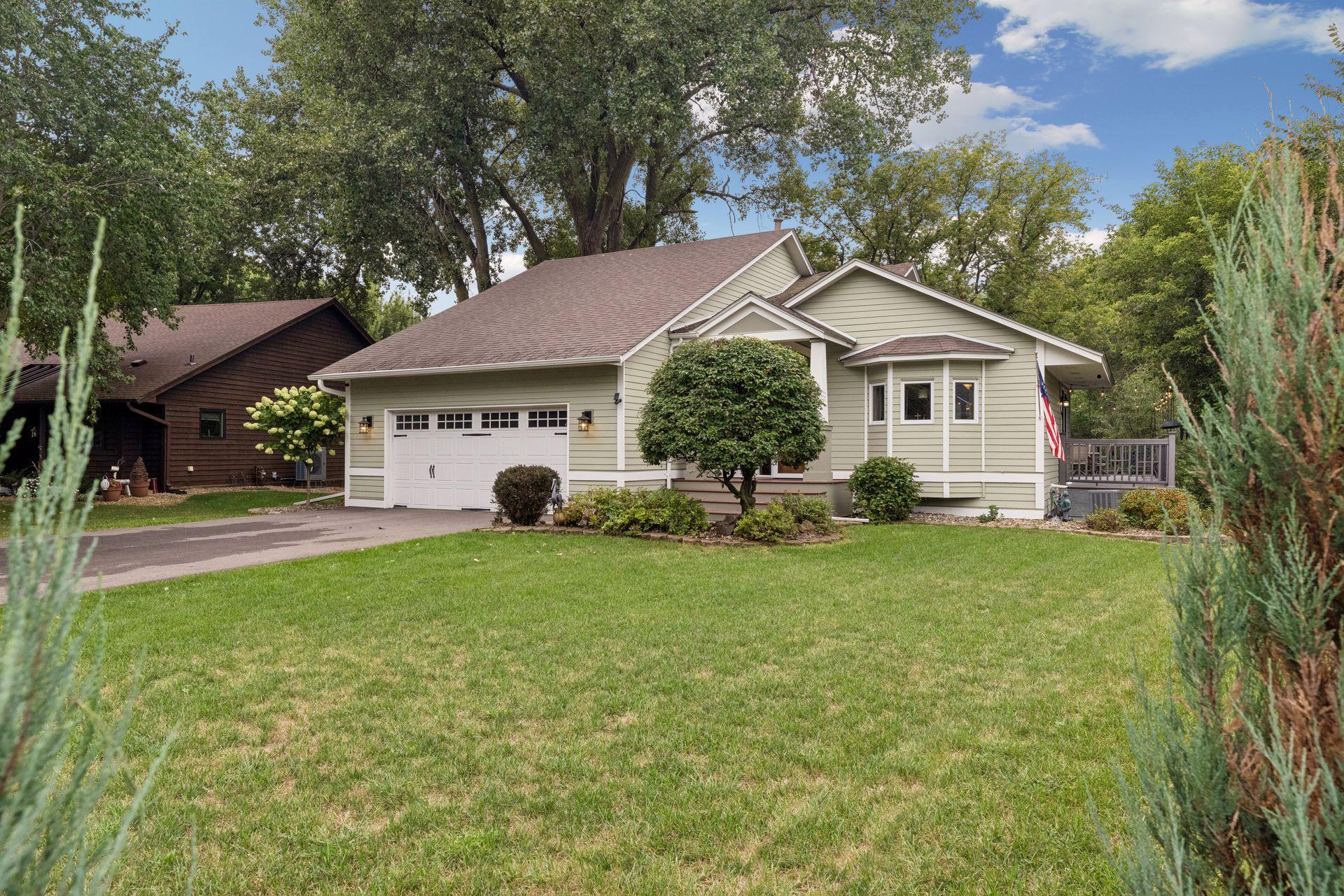 2512 8th St, White Bear Lake, MN 55110