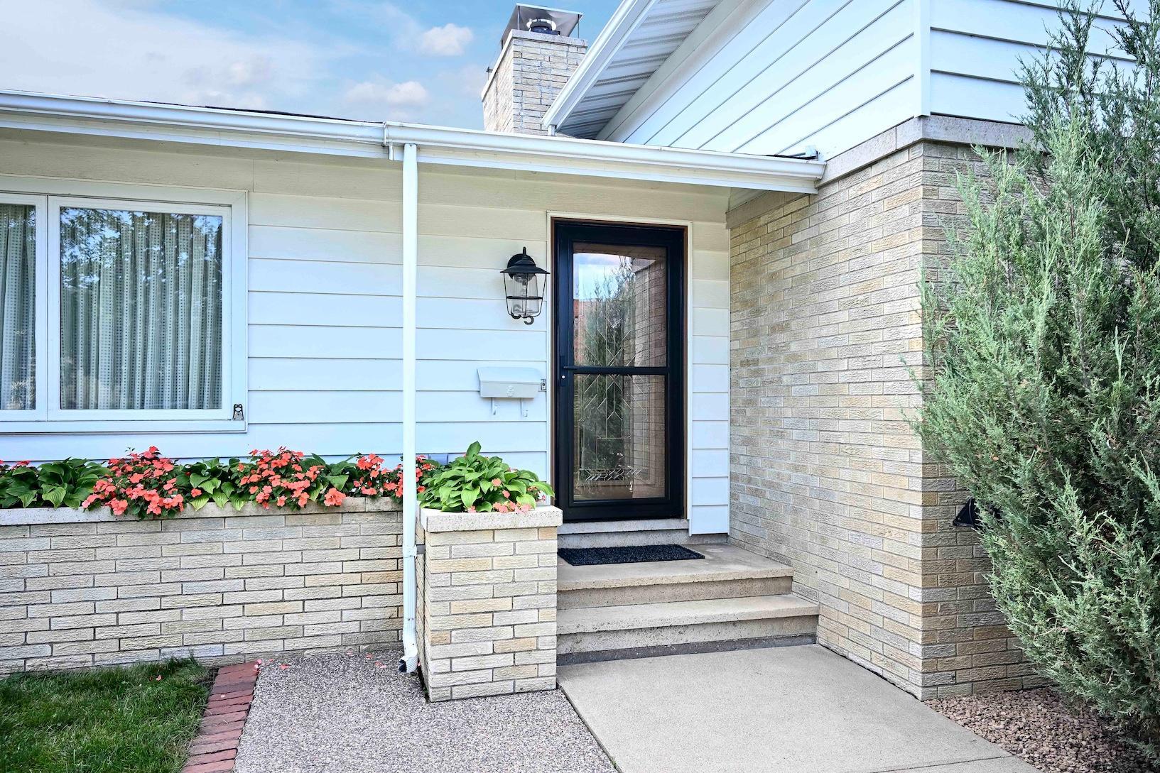 65 E Broadway St, Winona, MN 55987