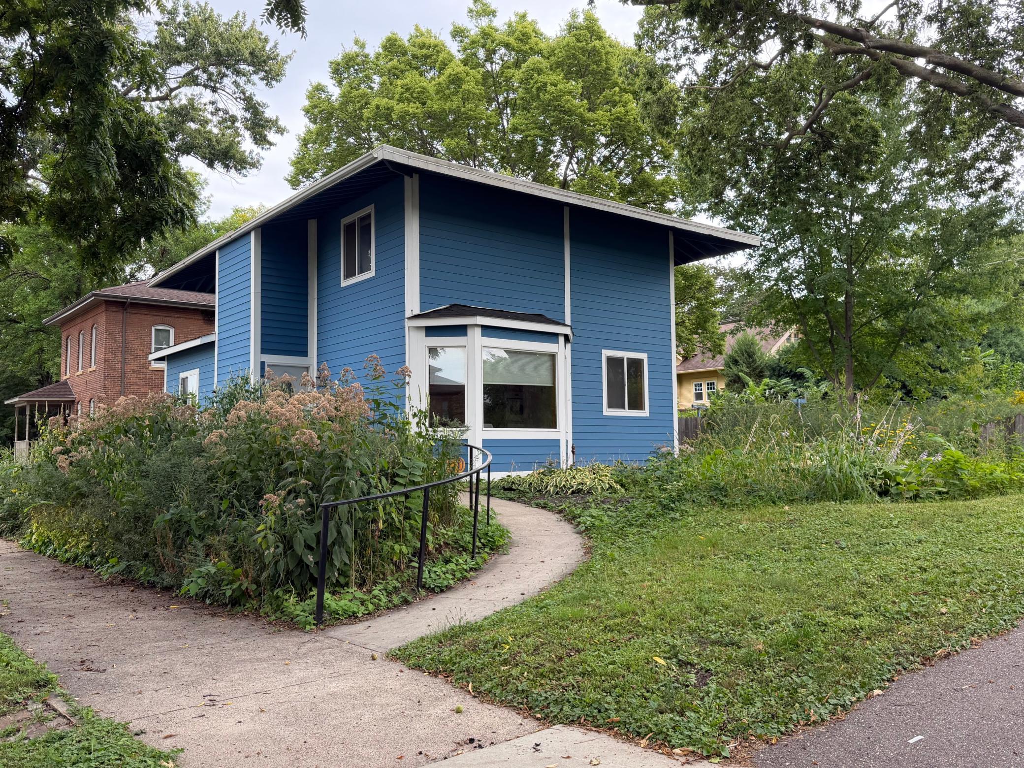 923 N 5th St, Mankato, MN 56001