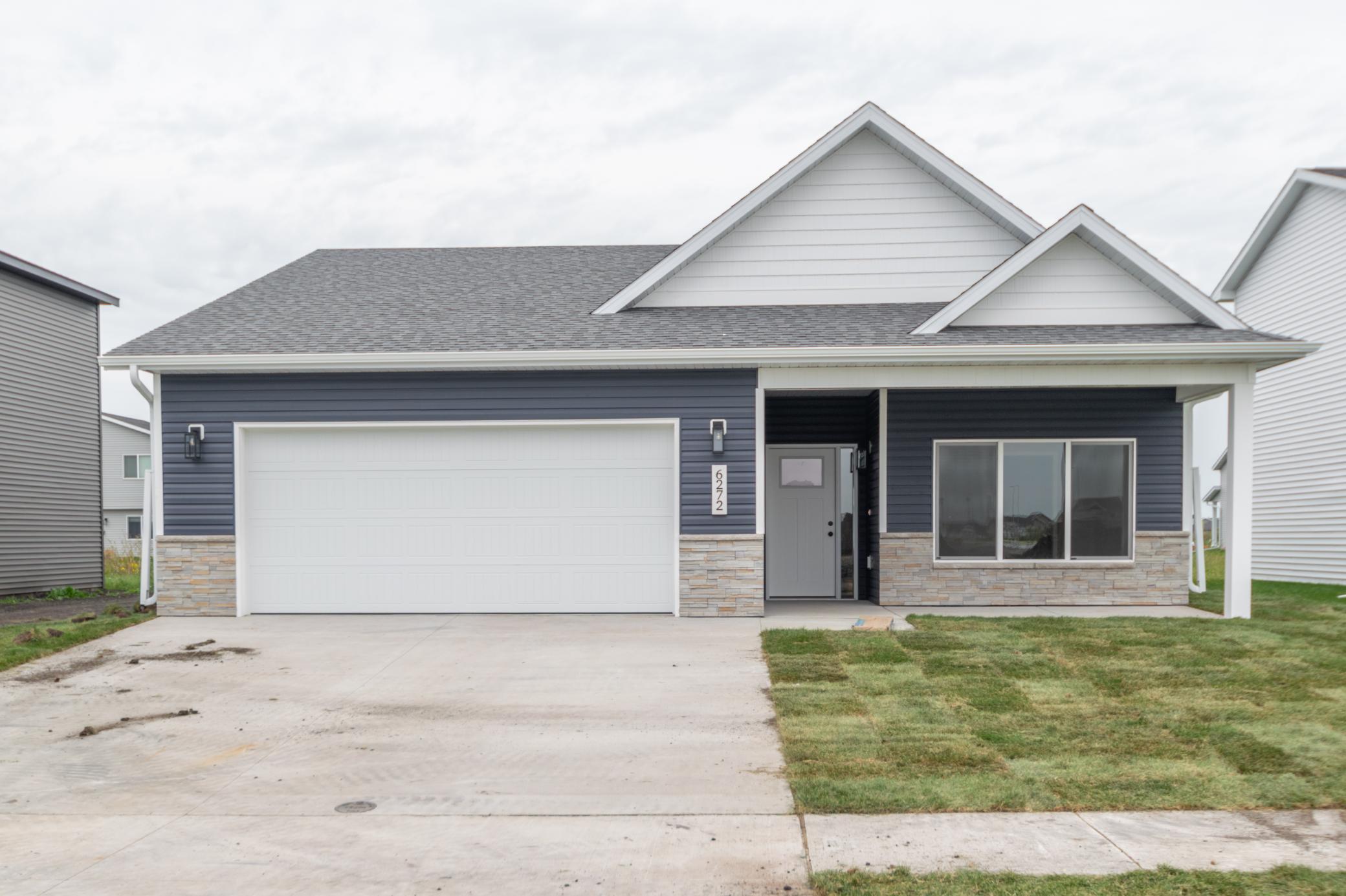 2610 37th Ave S, Moorhead, MN 56560