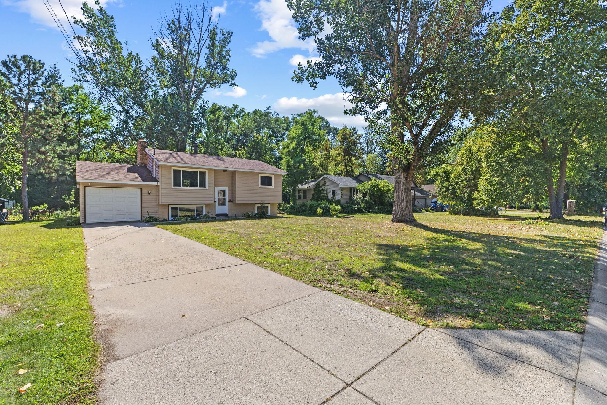 650 Birch Ln S, Shoreview, MN 55126