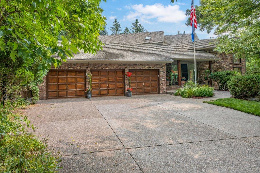 5811 Shannon Dr, Edina, MN 55439