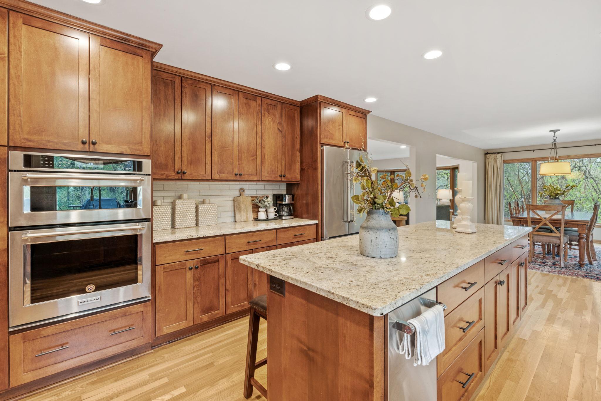 5811 Shannon Dr, Edina, MN 55439