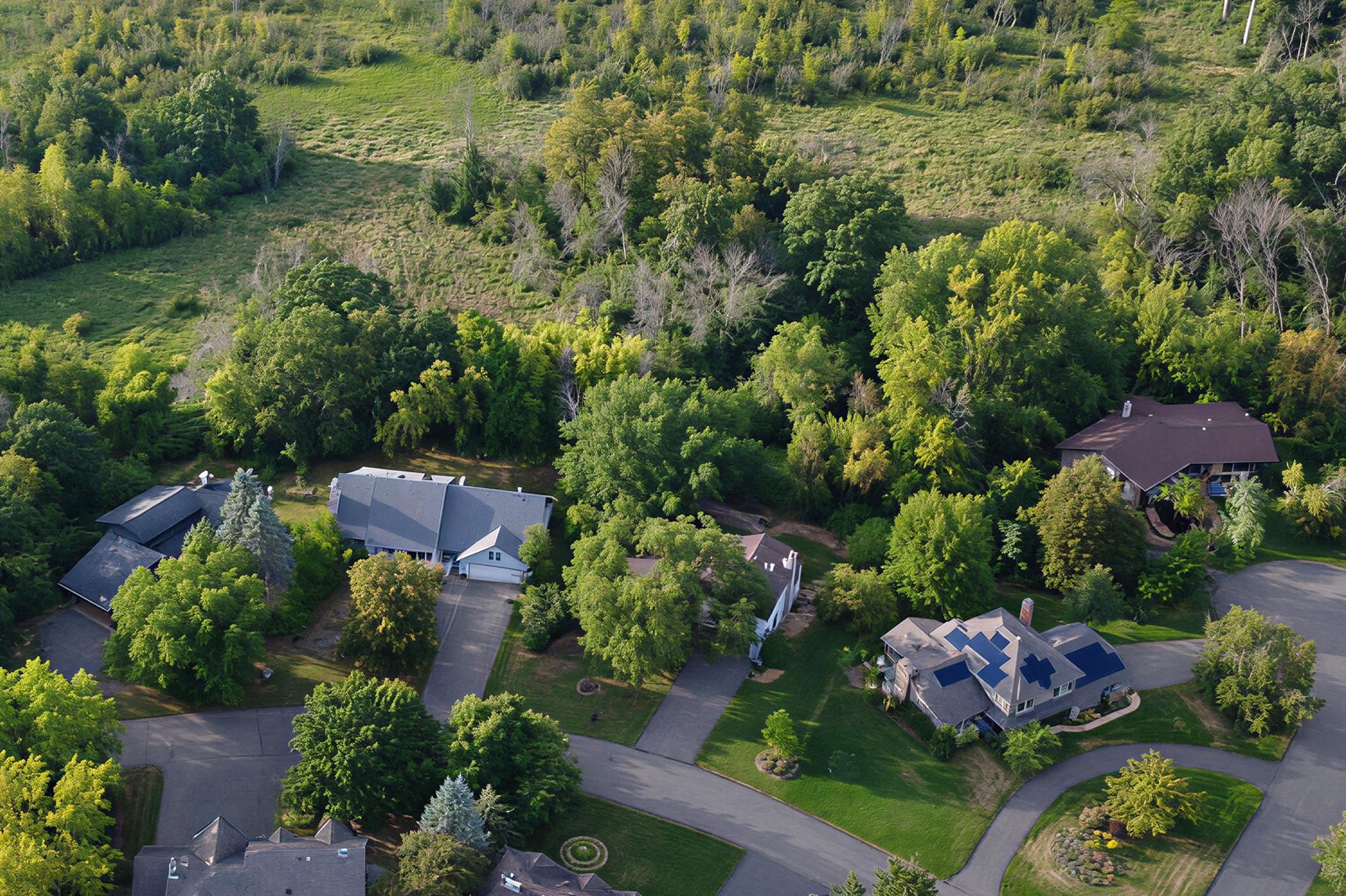 20 Deer Hills Dr, North Oaks, MN 55127