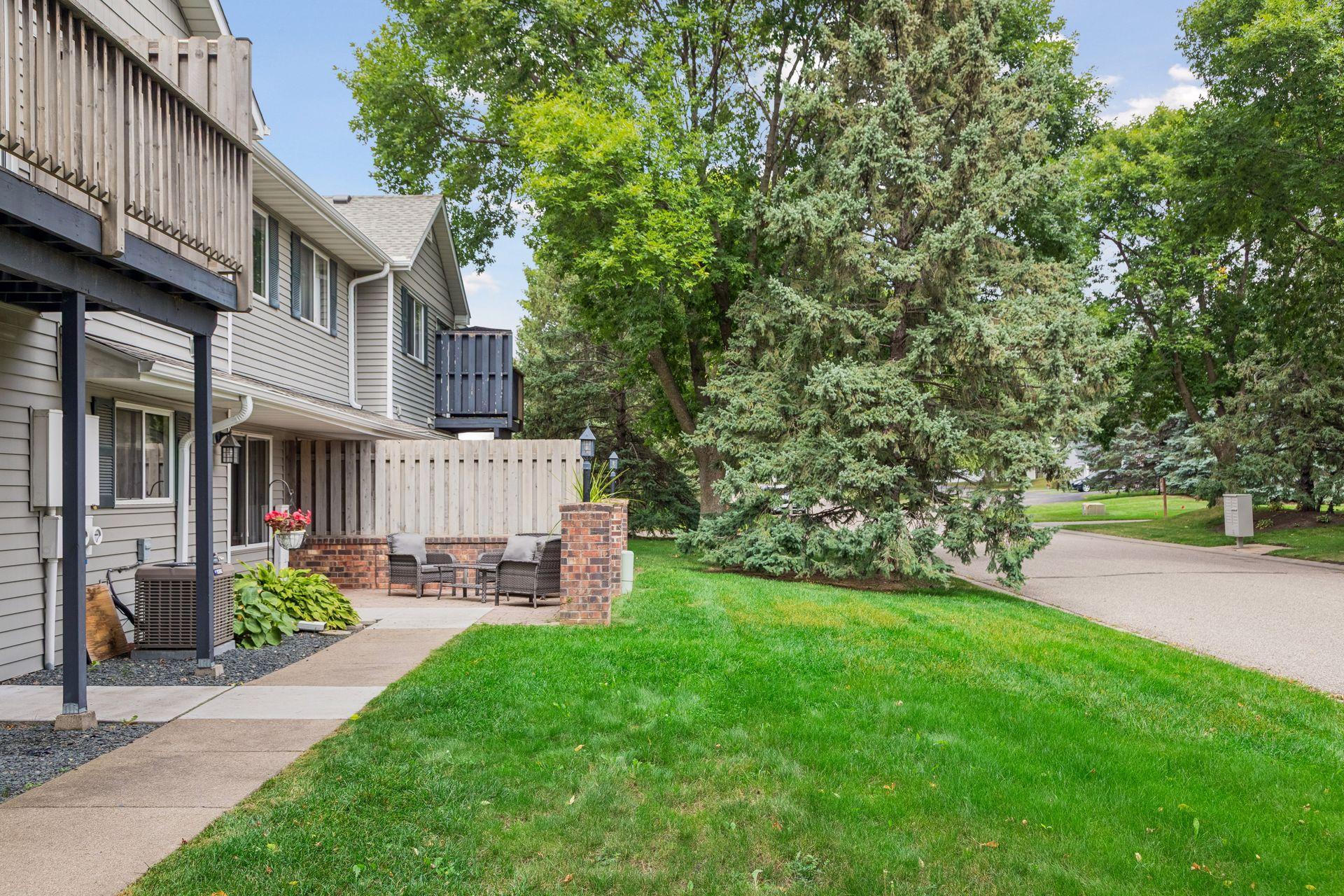 7680 13th St N, Oakdale, MN 55128