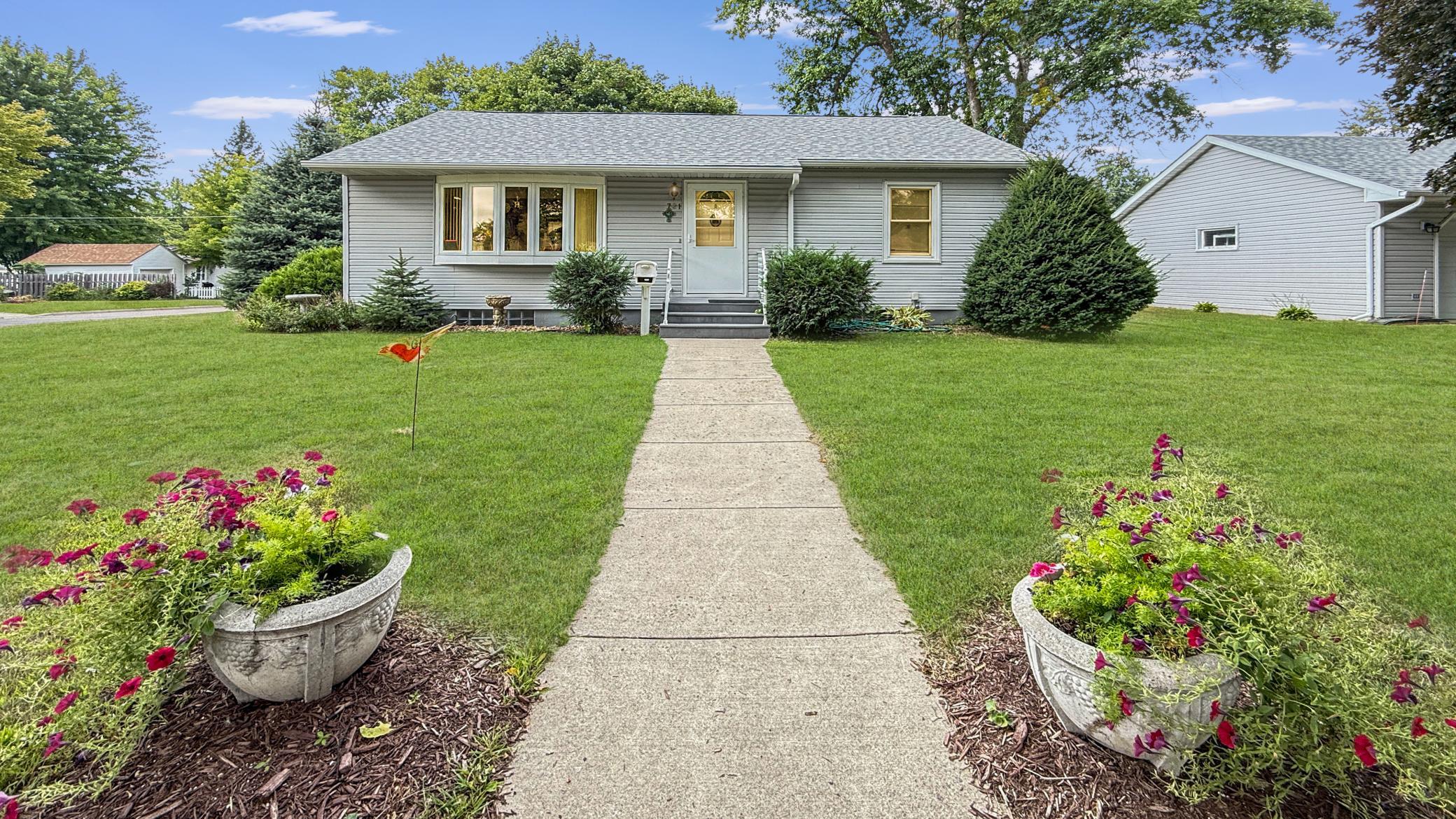 721 S 11th St, Montevideo, MN 56265