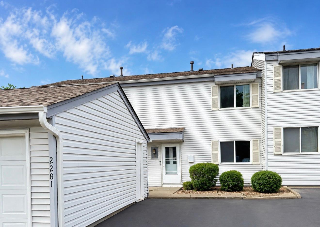 2281 Pond Ave, Maplewood, MN 55119