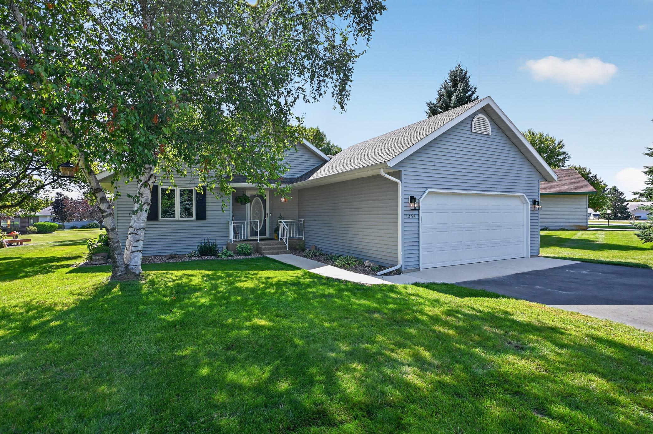1258 Westbrook Cir, Alexandria, MN 56308