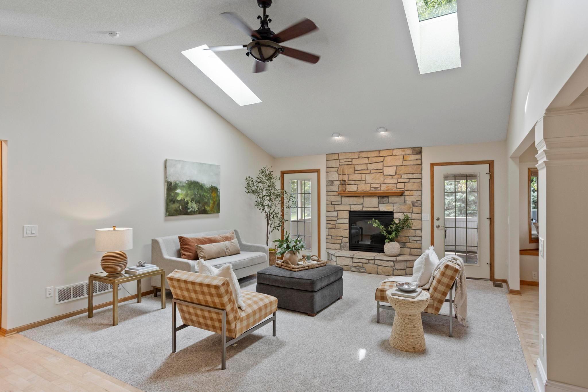 2452 Eagle Valley Dr, Woodbury, MN 55129