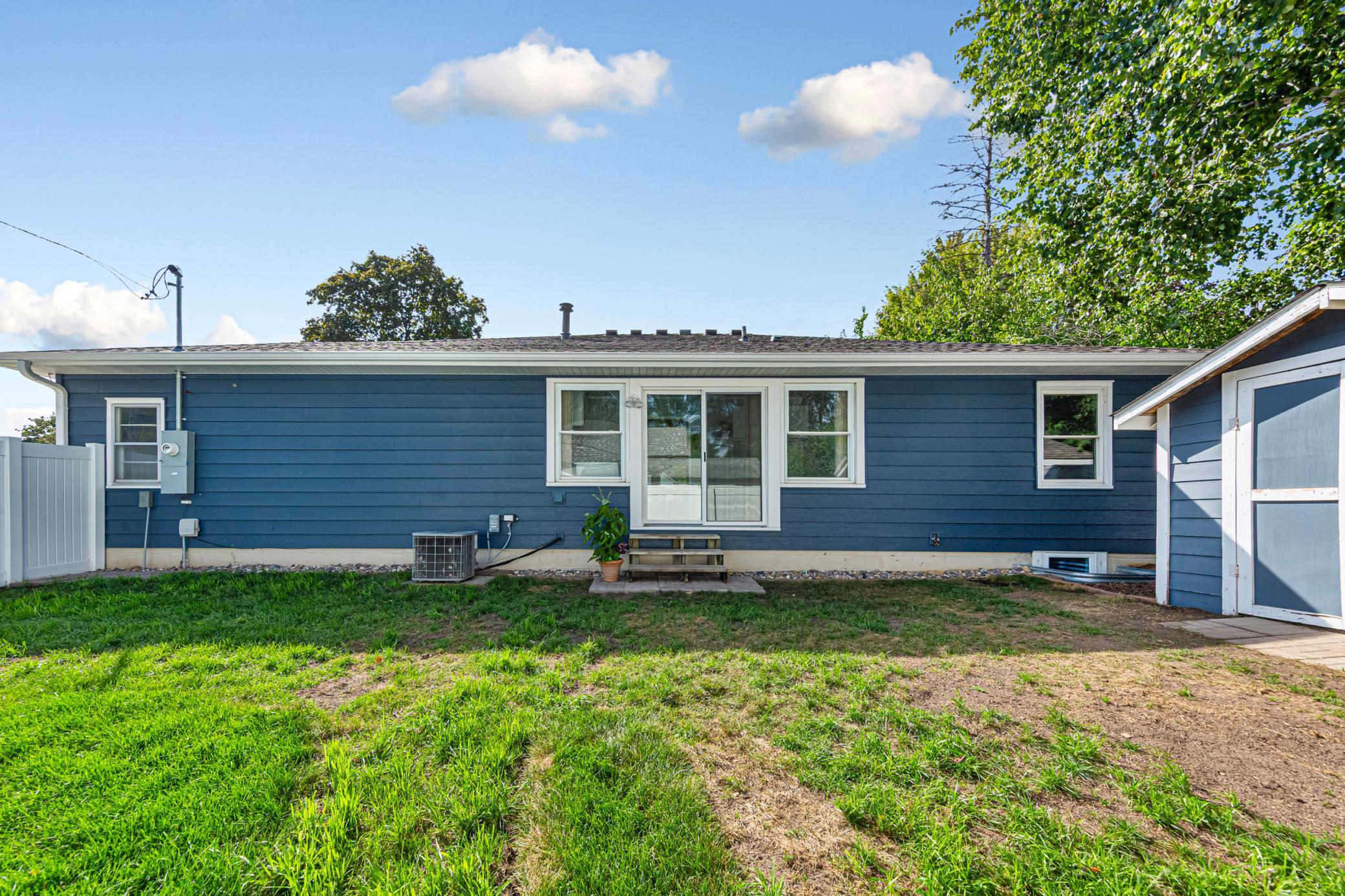 20580 Holyoke Ave, Lakeville, MN 55044