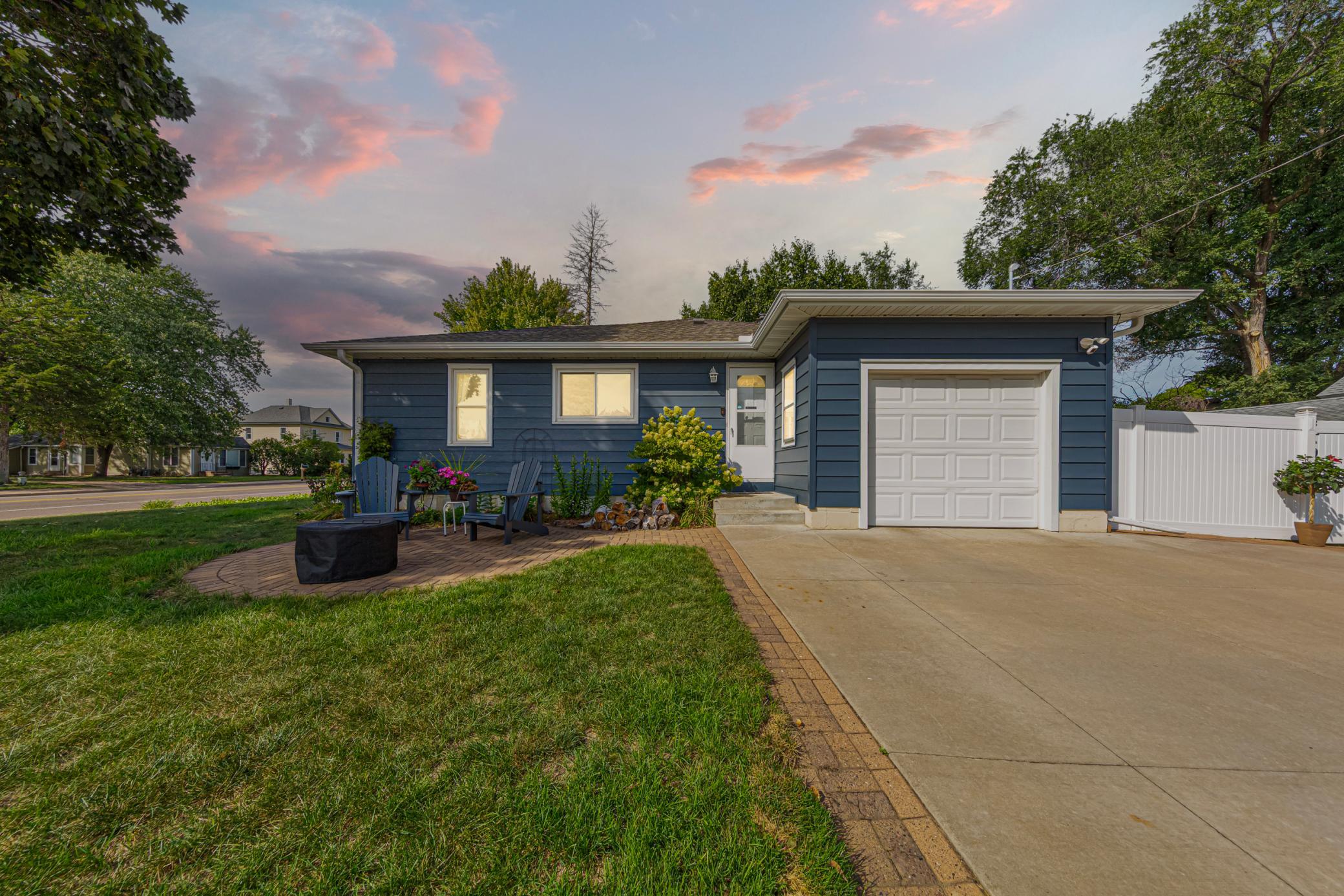20580 Holyoke Ave, Lakeville, MN 55044