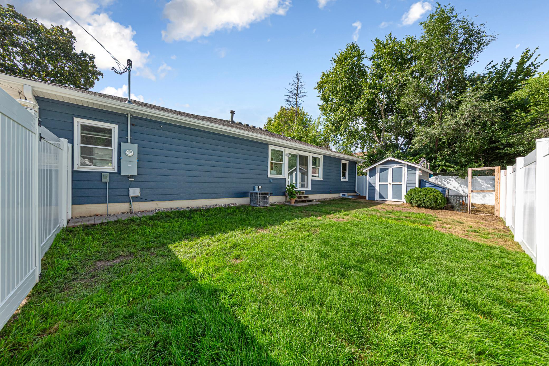 20580 Holyoke Ave, Lakeville, MN 55044