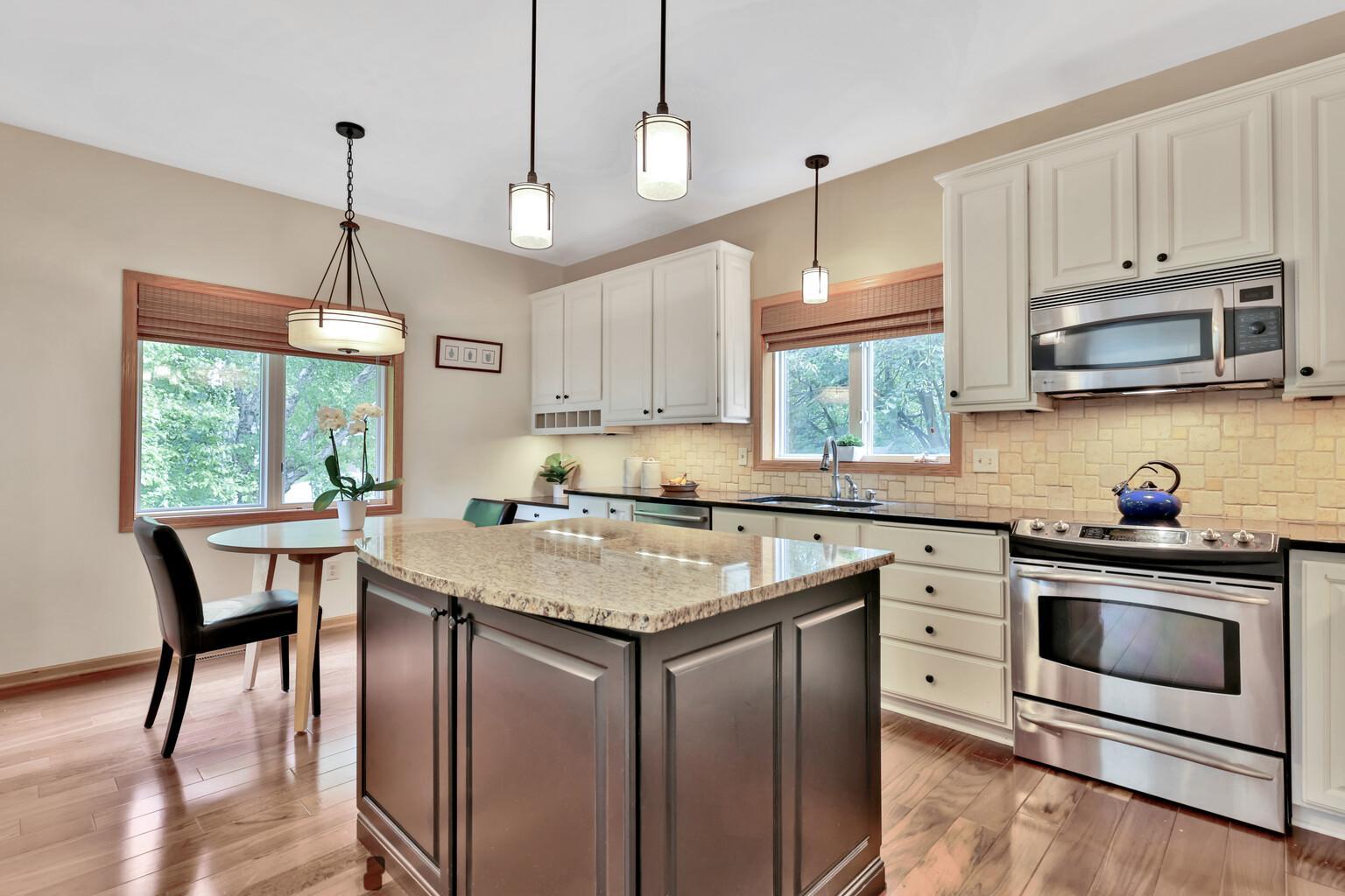17408 Tessmer Ct, Eden Prairie, MN 55347