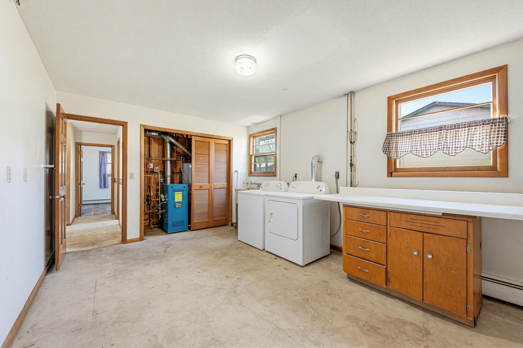 64 9th Ave NE, Hutchinson, MN 55350