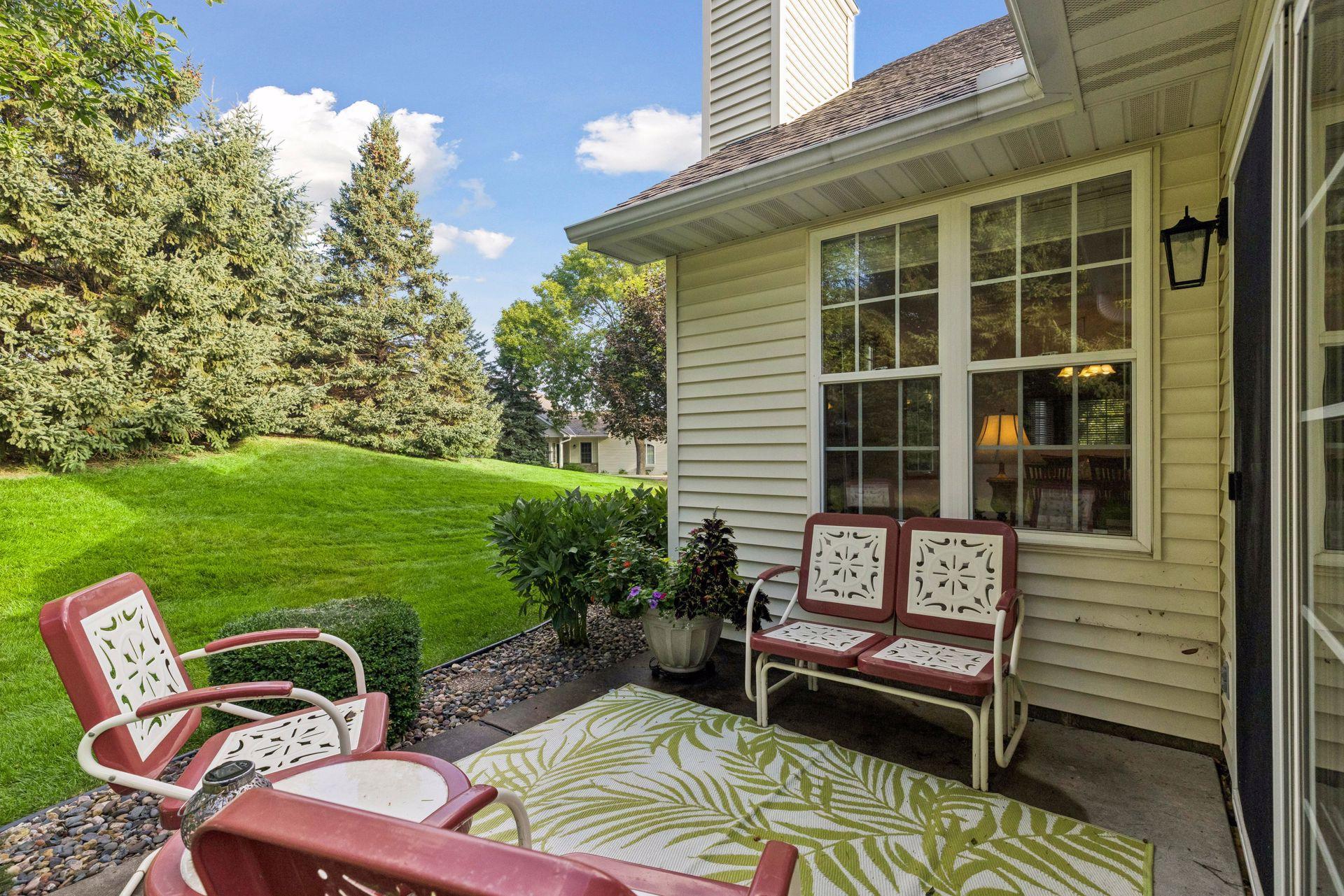 7290 Bordner Dr, Inver Grove Heights, MN 55076