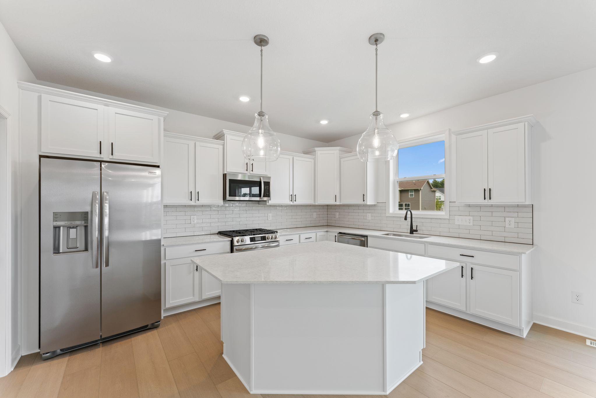 7540 Lower 42nd St N, Oakdale, MN 55128
