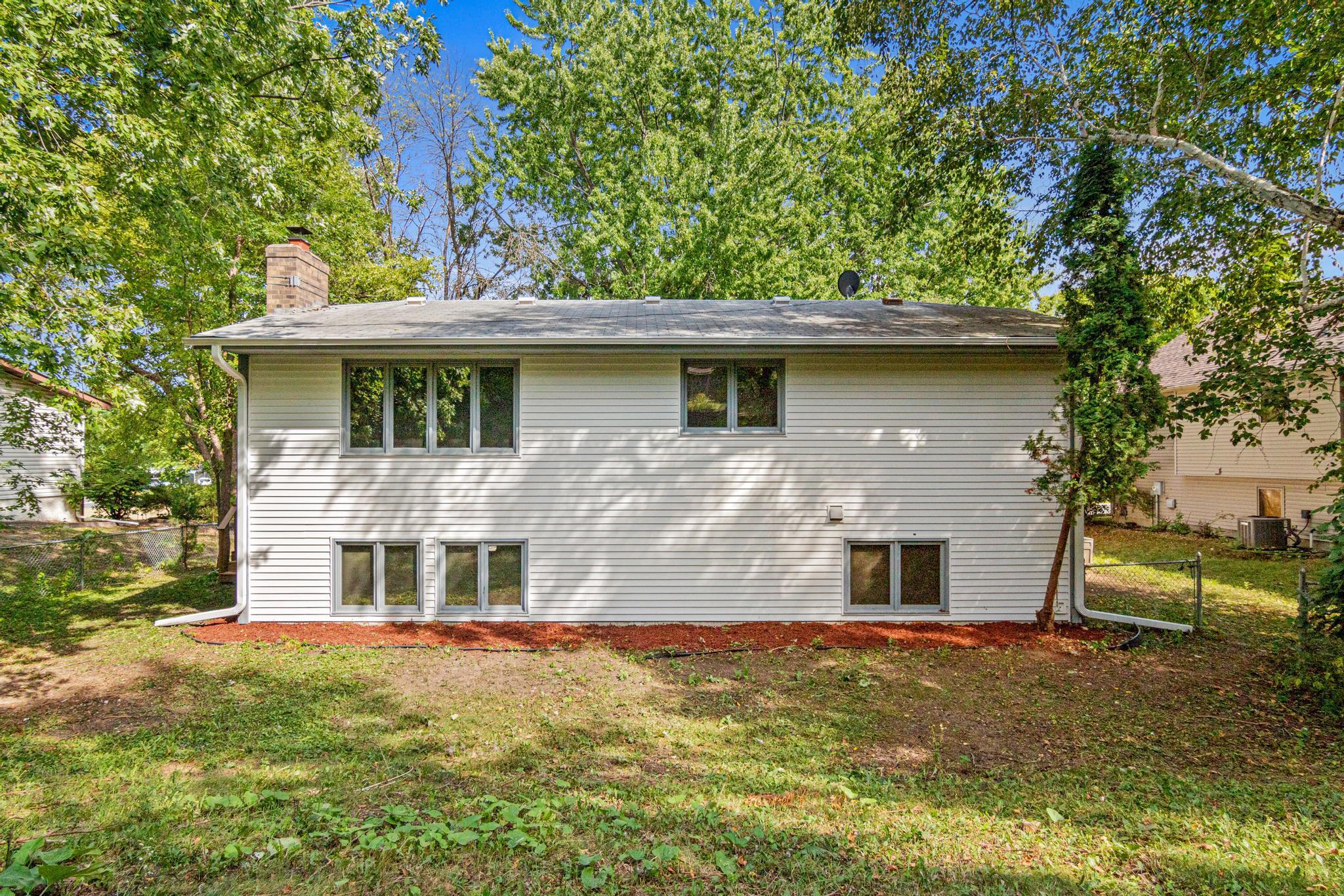 7855 Polaris Ln N, Maple Grove, MN 55311