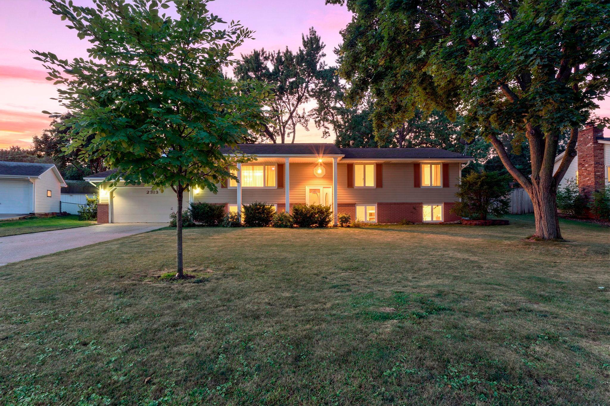 2313 114th St E, Burnsville, MN 55337