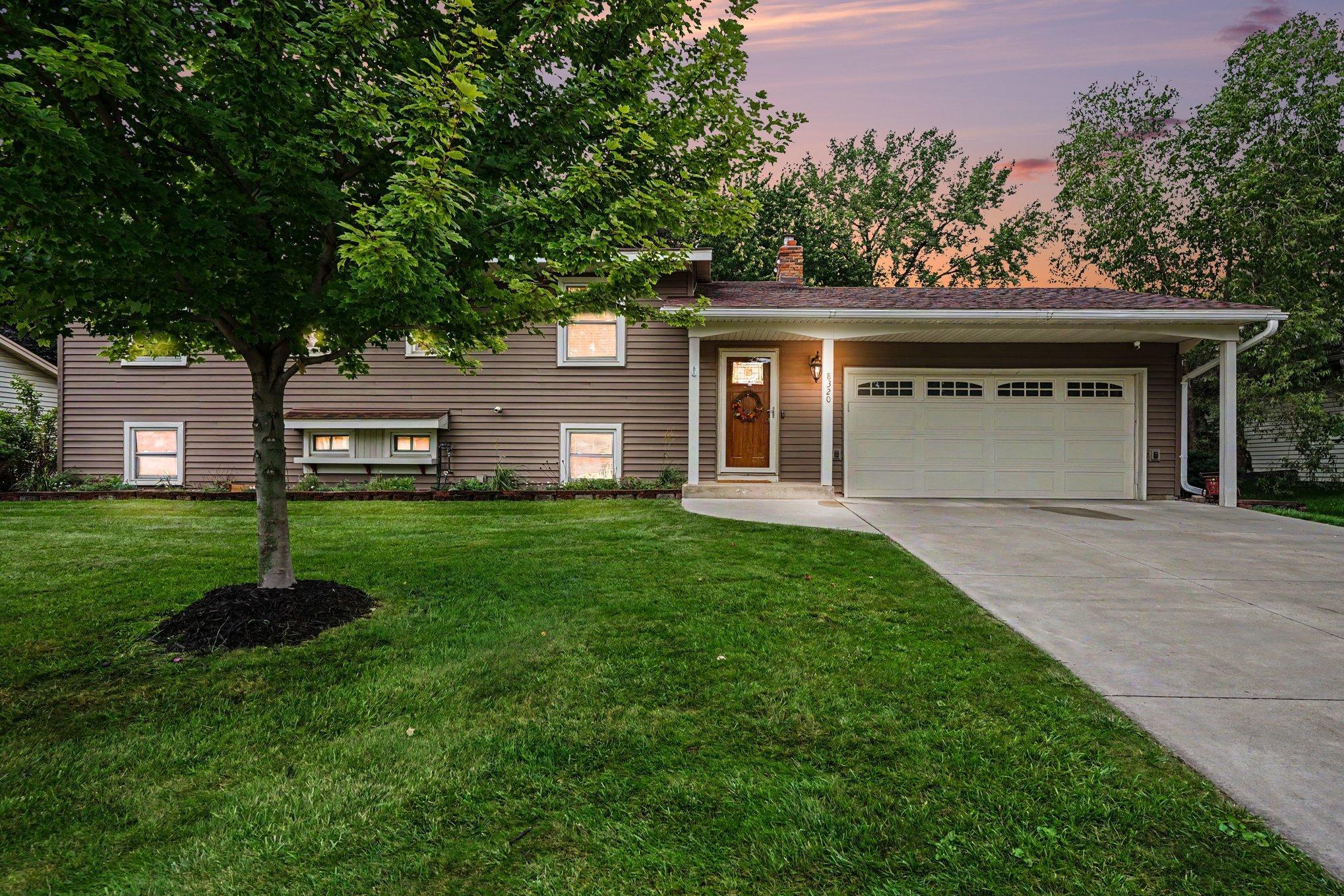 8320 Isle Ave S, Cottage Grove, MN 55016