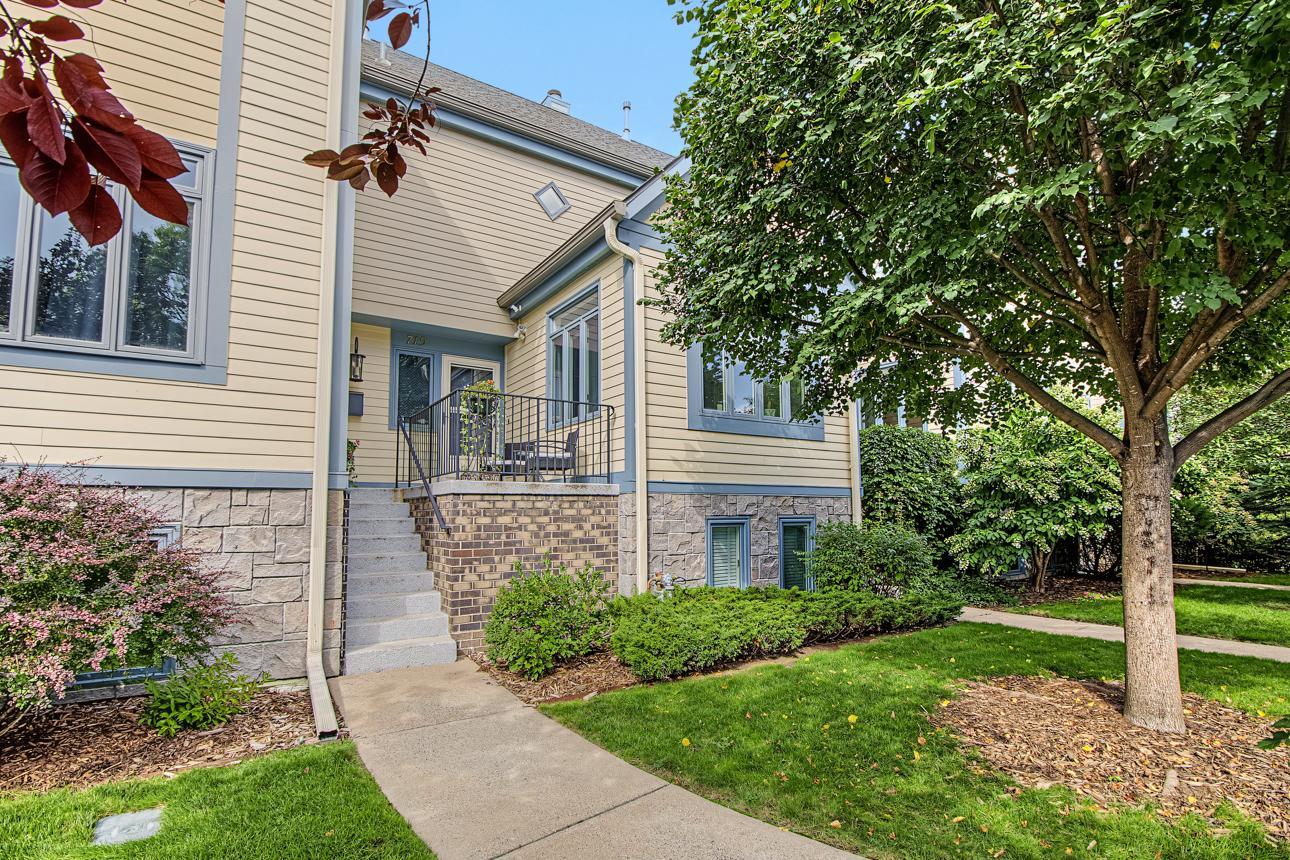 719 Summit Ave, Saint Paul, MN 55105