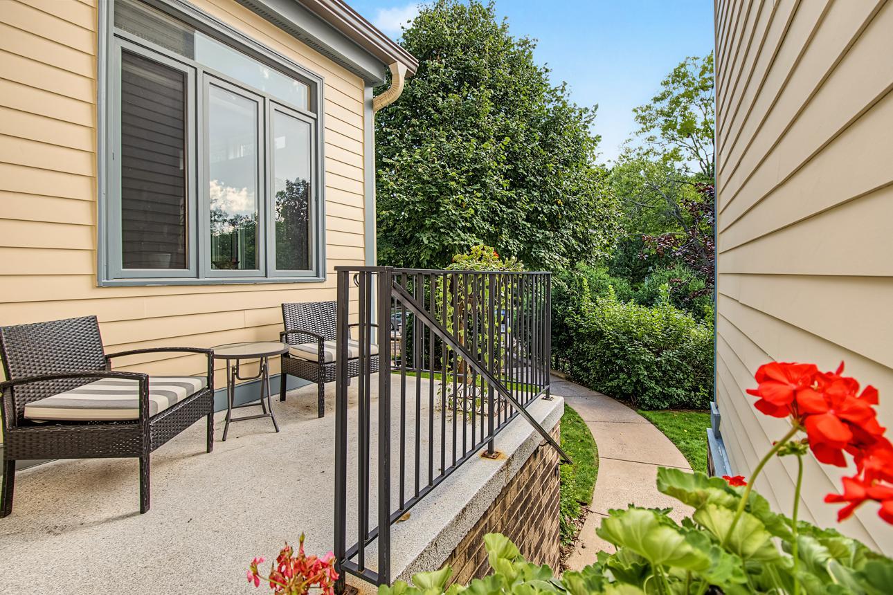 719 Summit Ave, Saint Paul, MN 55105