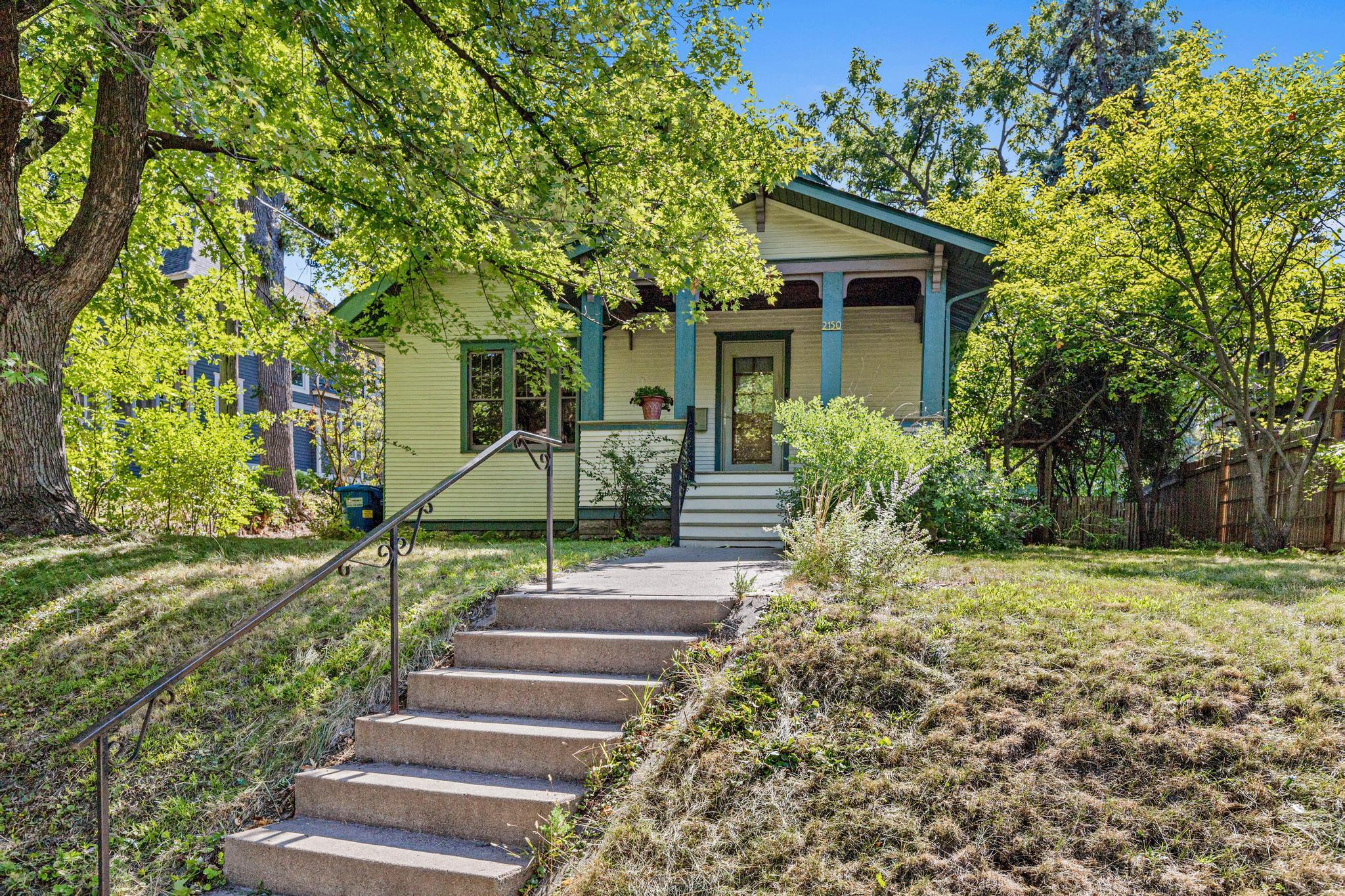2150 Knapp St, Saint Paul, MN 55108