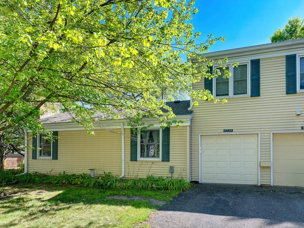 4954 Grenwich Trl N, Oakdale, MN 55128