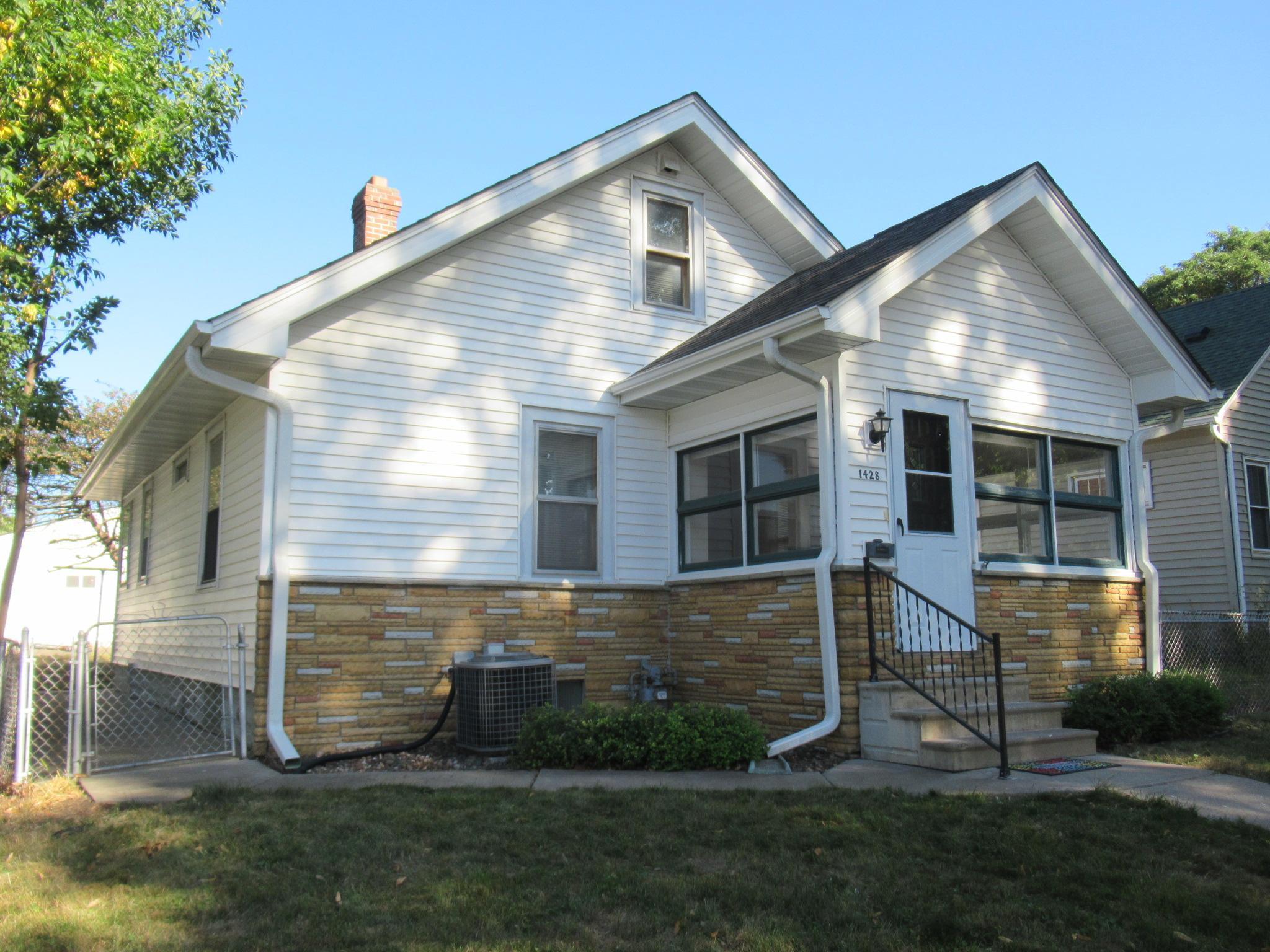 1428 Hazel St N, Saint Paul, MN 55119