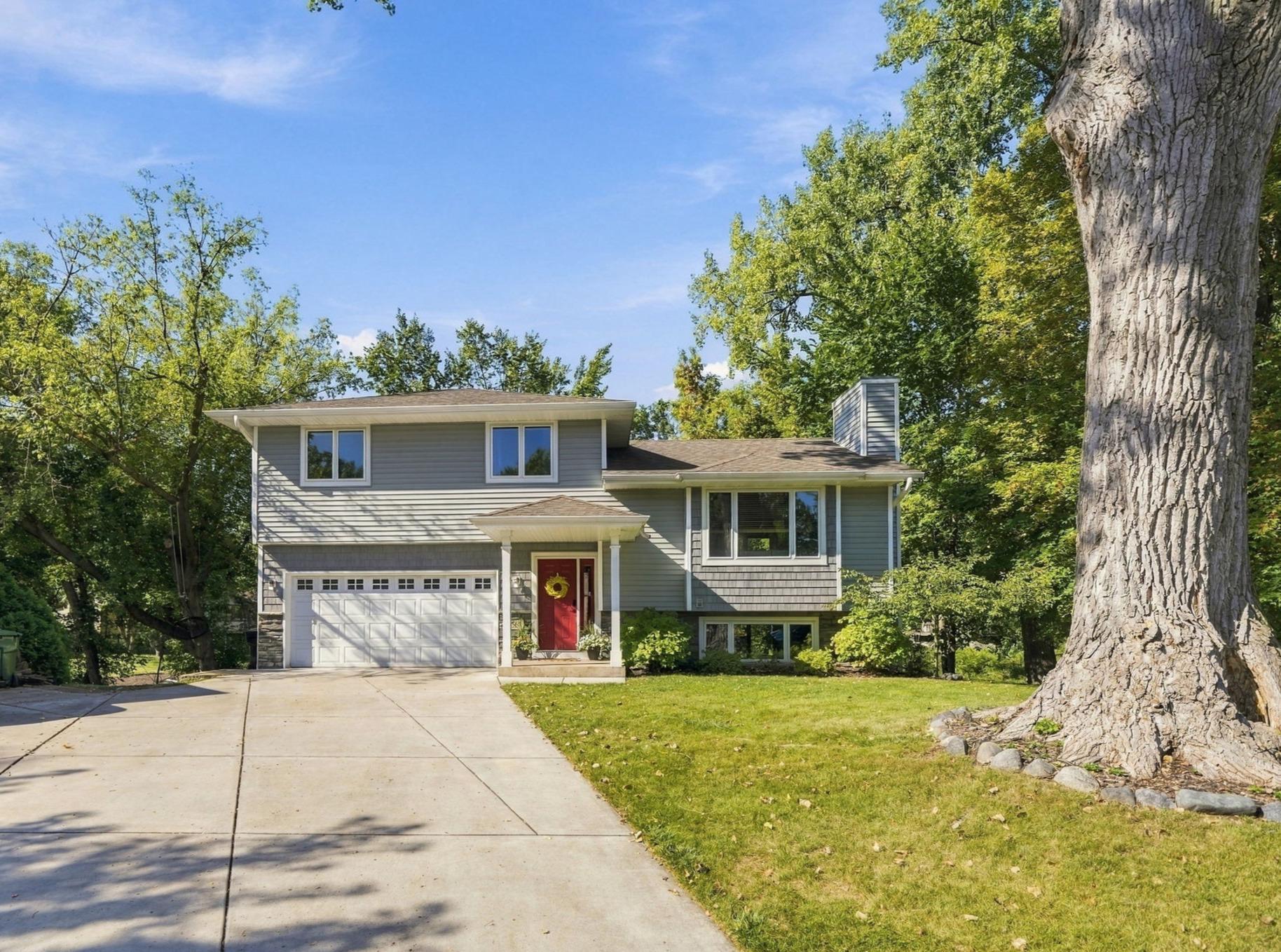 1568 27th Ave NW, New Brighton, MN 55112