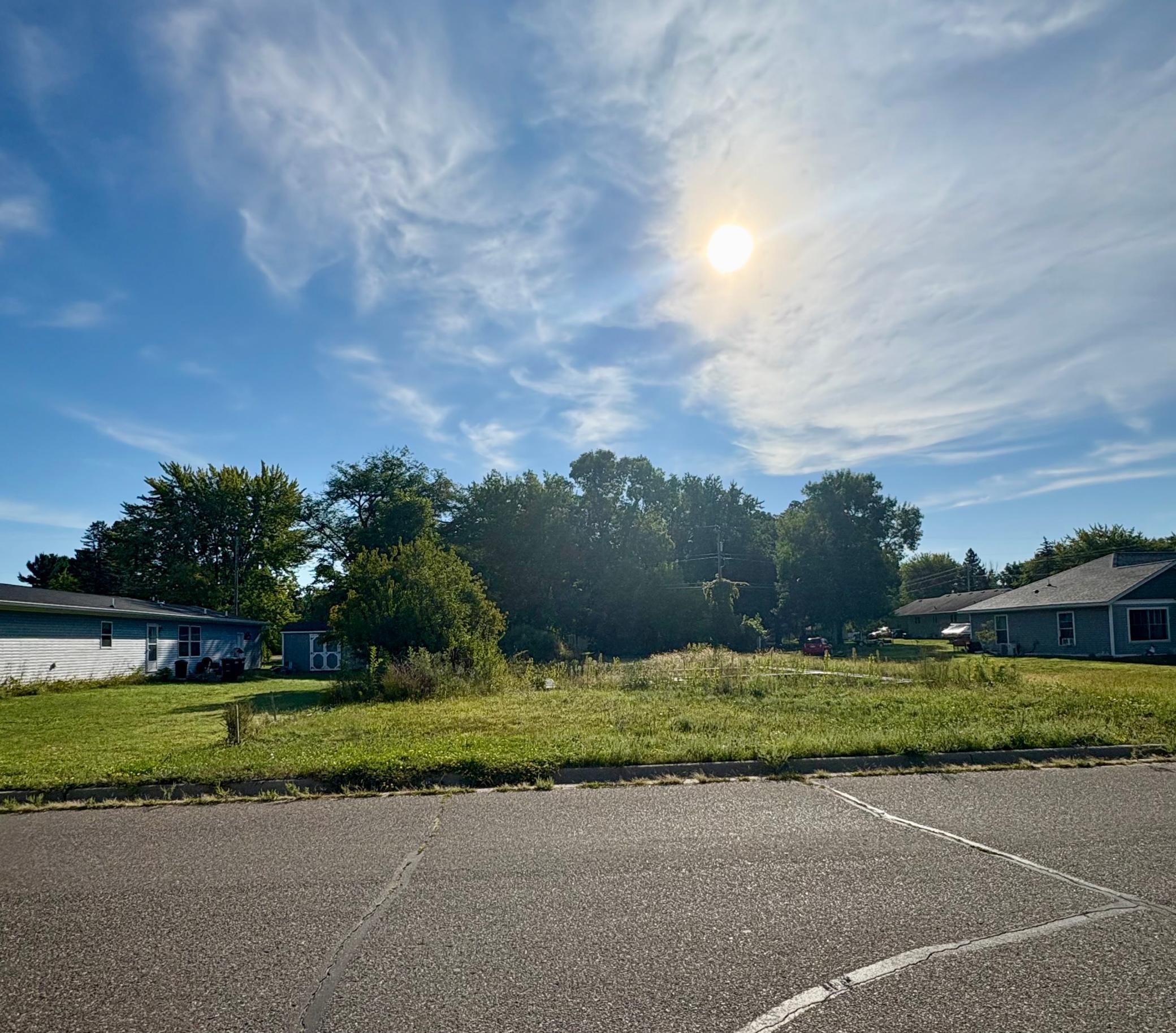 305 12th St SW, Little Falls, MN 56345