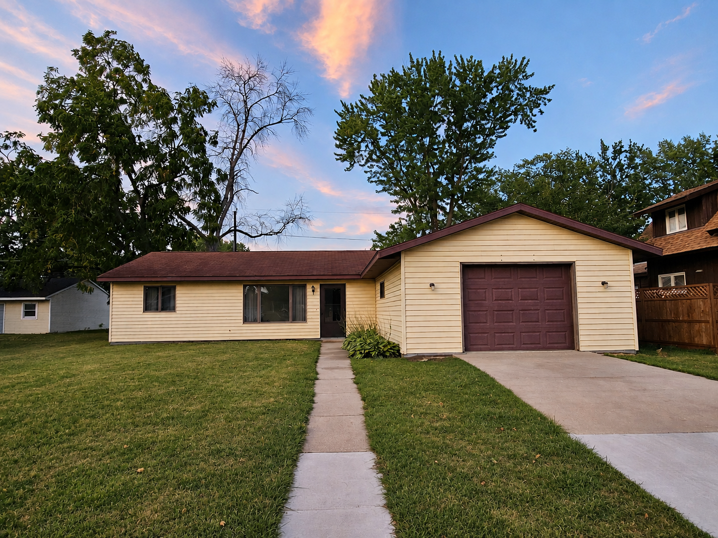 360 Elm St S, Prescott, WI 54021