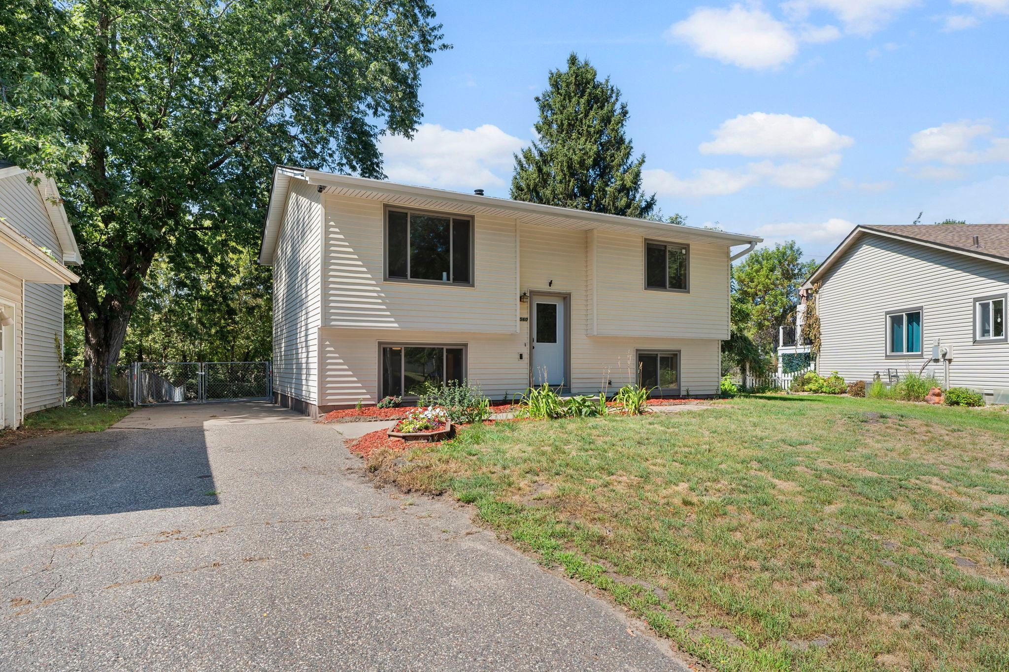 10560 Unity St NW, Coon Rapids, MN 55433
