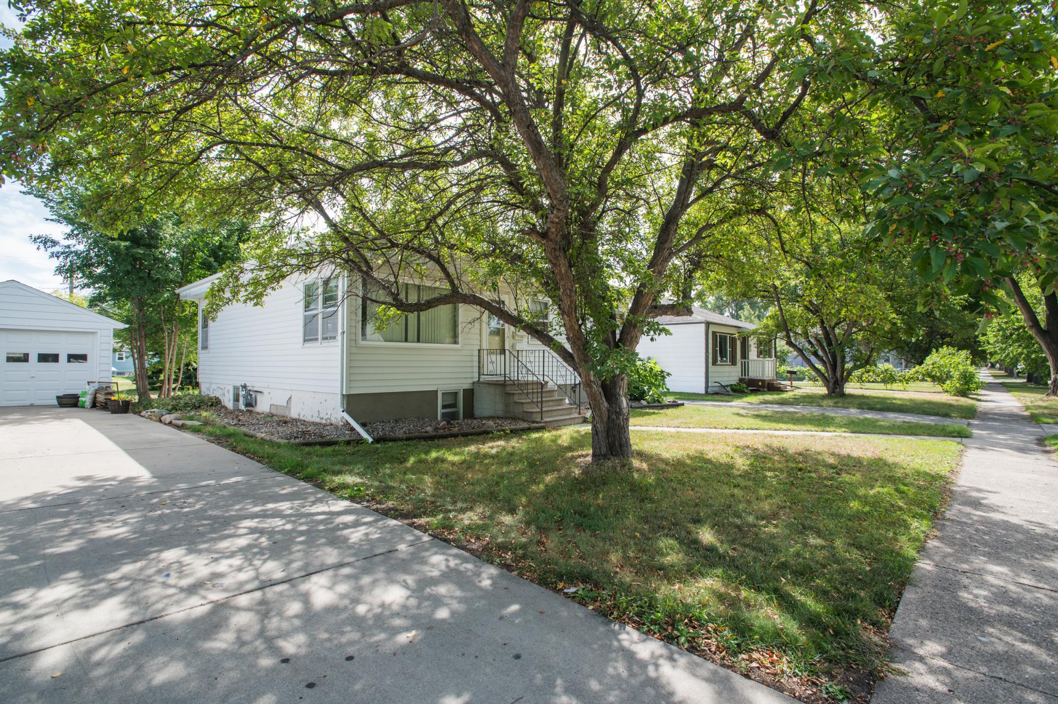614 16th St N, Moorhead, MN 56560