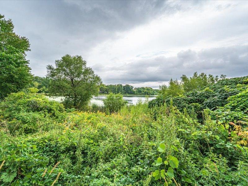 1491 Summit Shores Dr, Burnsville, MN 55306