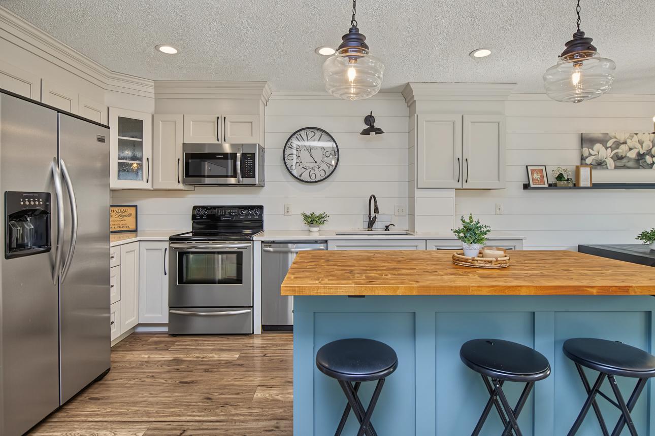 2819 Wimbledon Rg, Woodbury, MN 55125